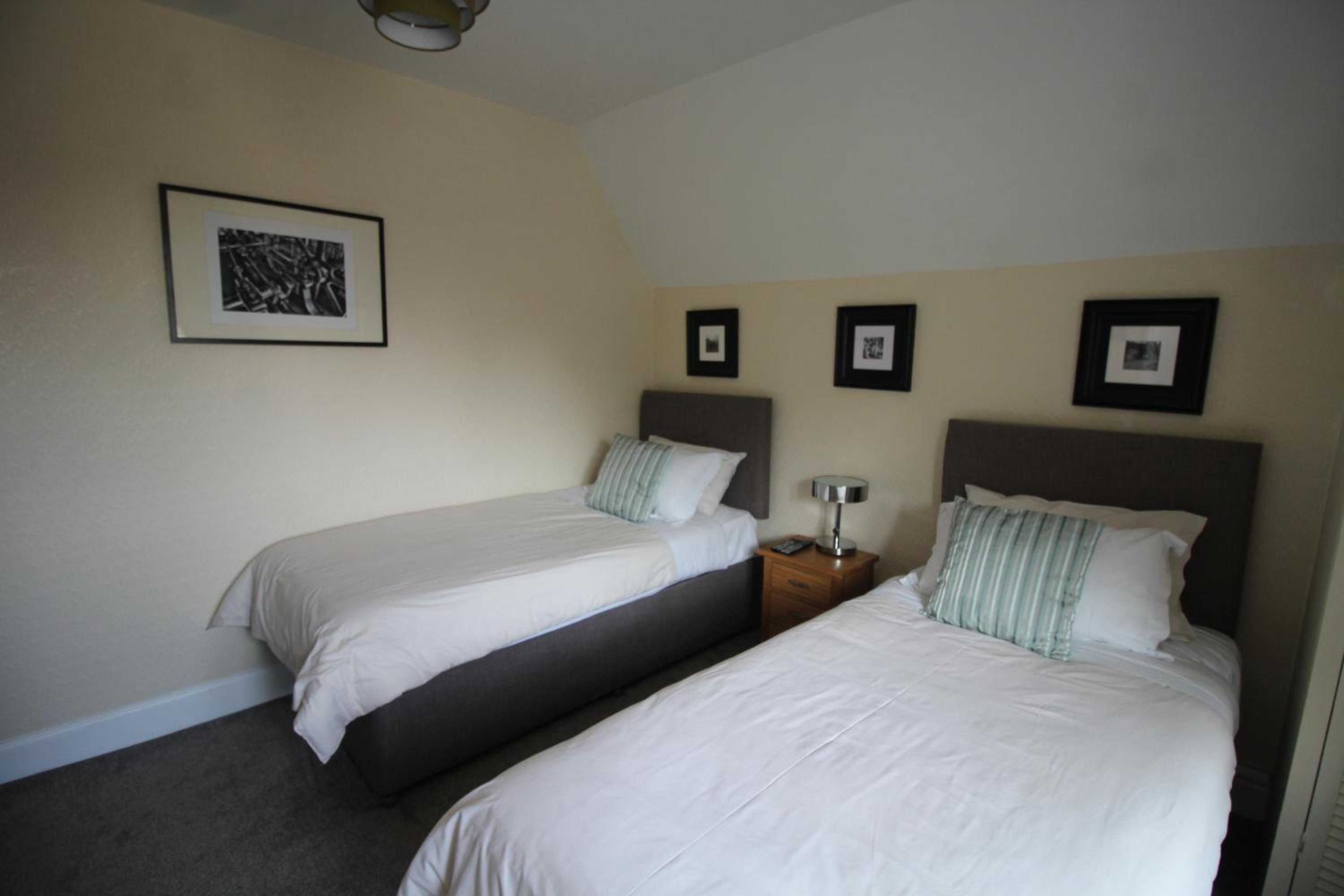 Twin Room with Shower photo 2