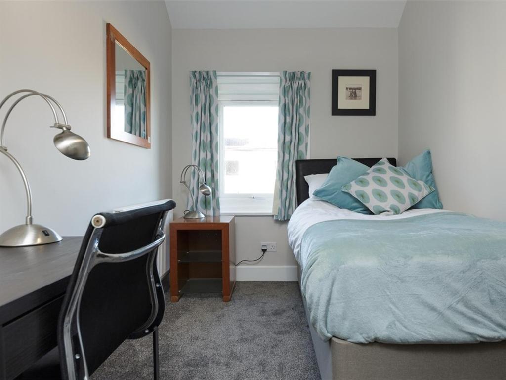 Small Single Room photo 1