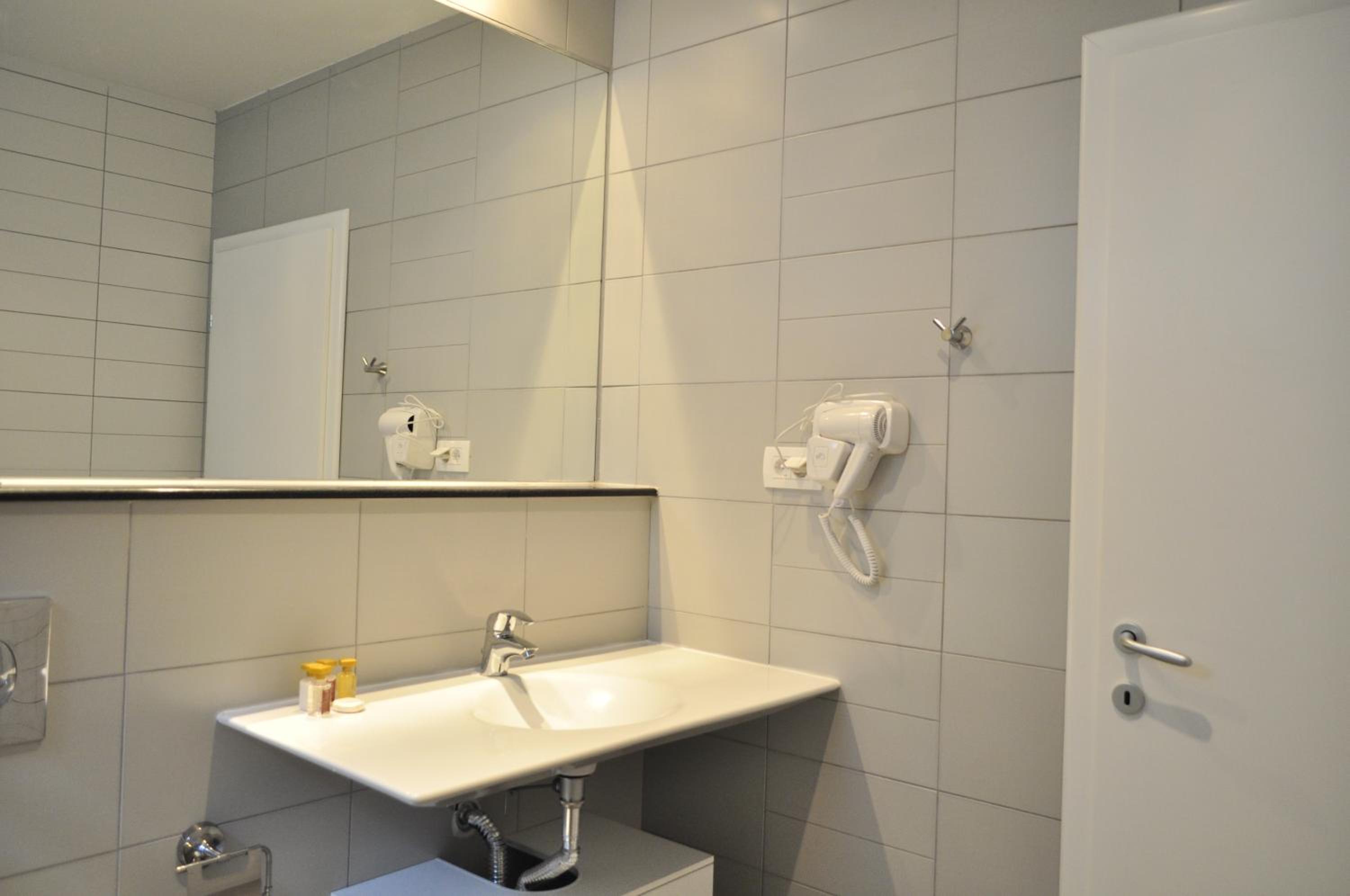 Double Room - Photo 10