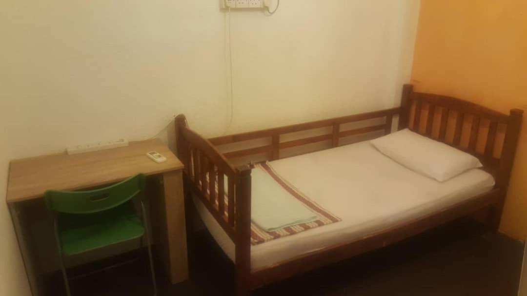 Single Room with Shared Bathroom photo 2