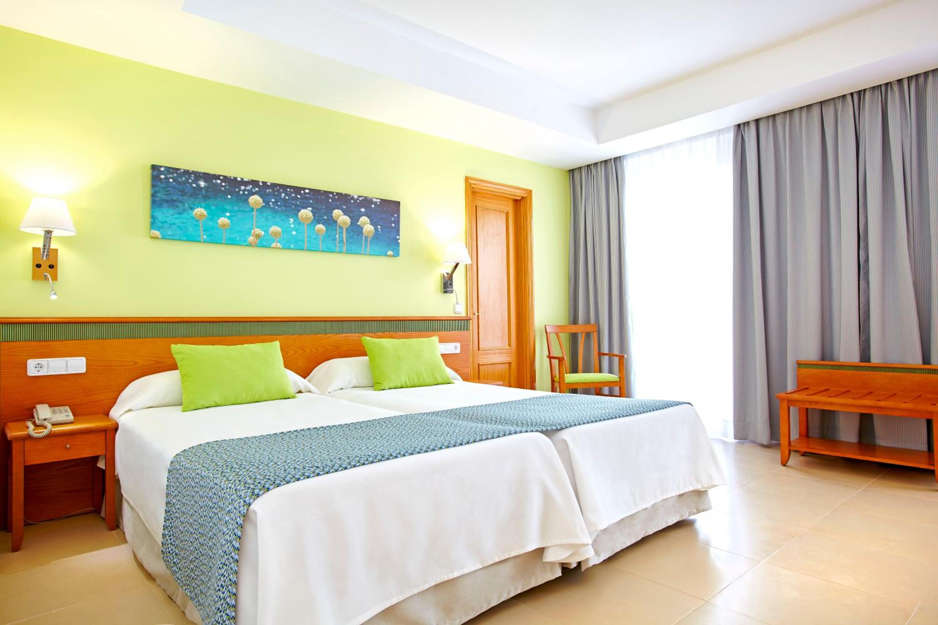 Habitación Estándar con Dos Camas Individuales