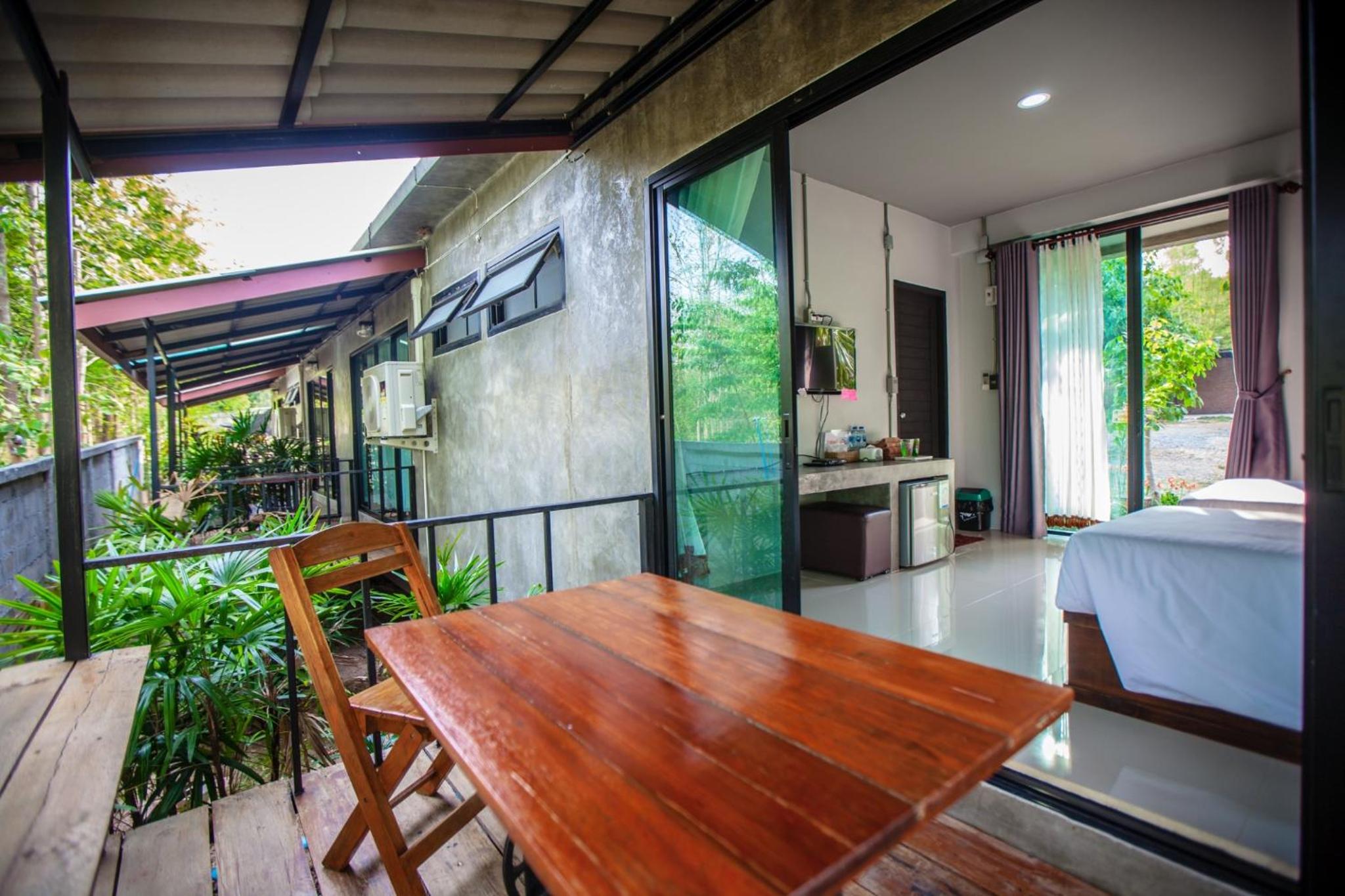 Twin Room with Balcony - Photo 12
