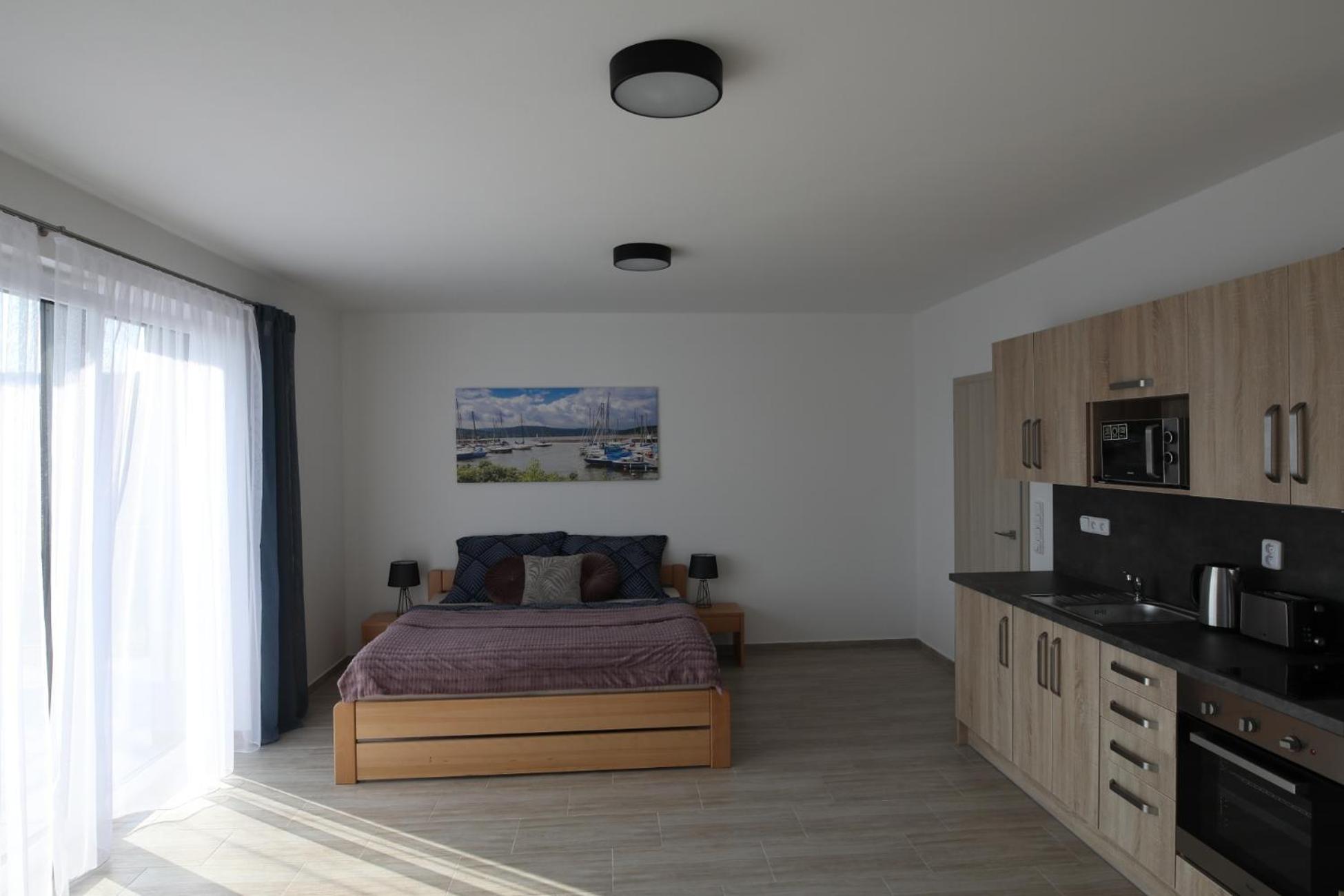 One-Bedroom Apartment photo 1