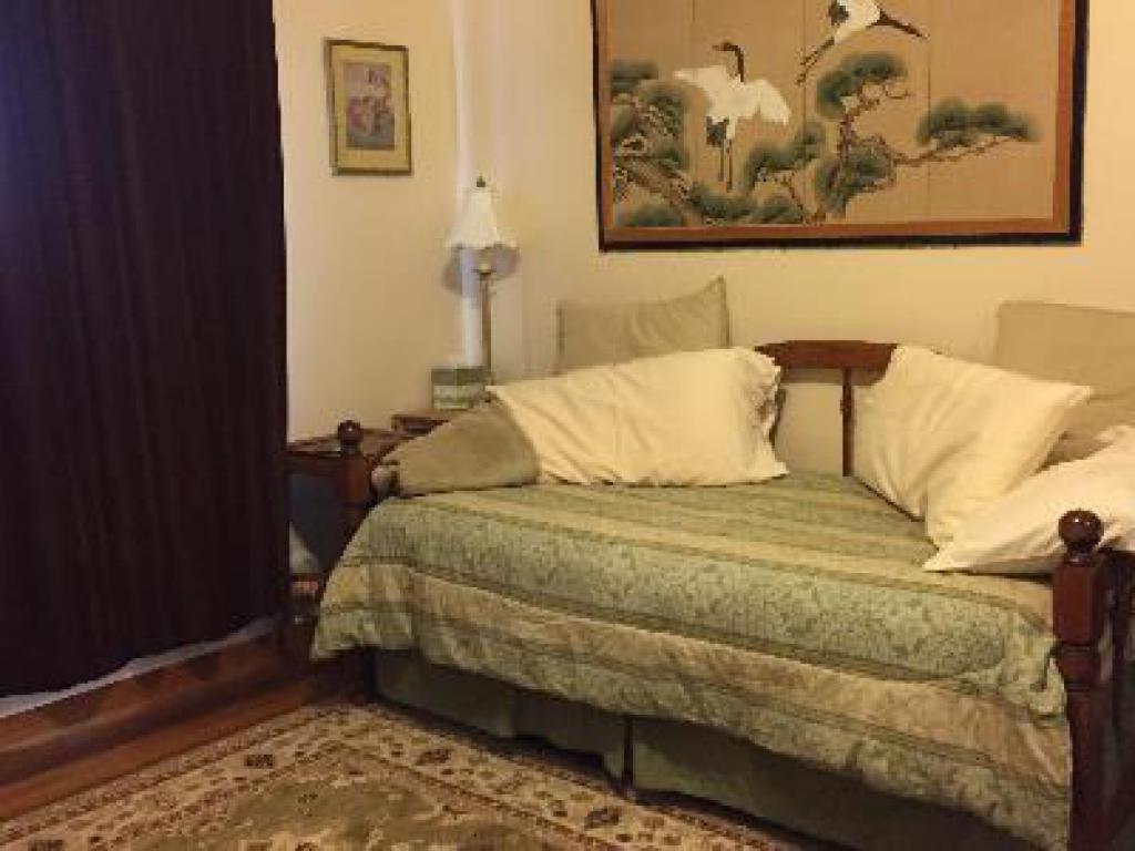 One-Bedroom Apartment photo 2