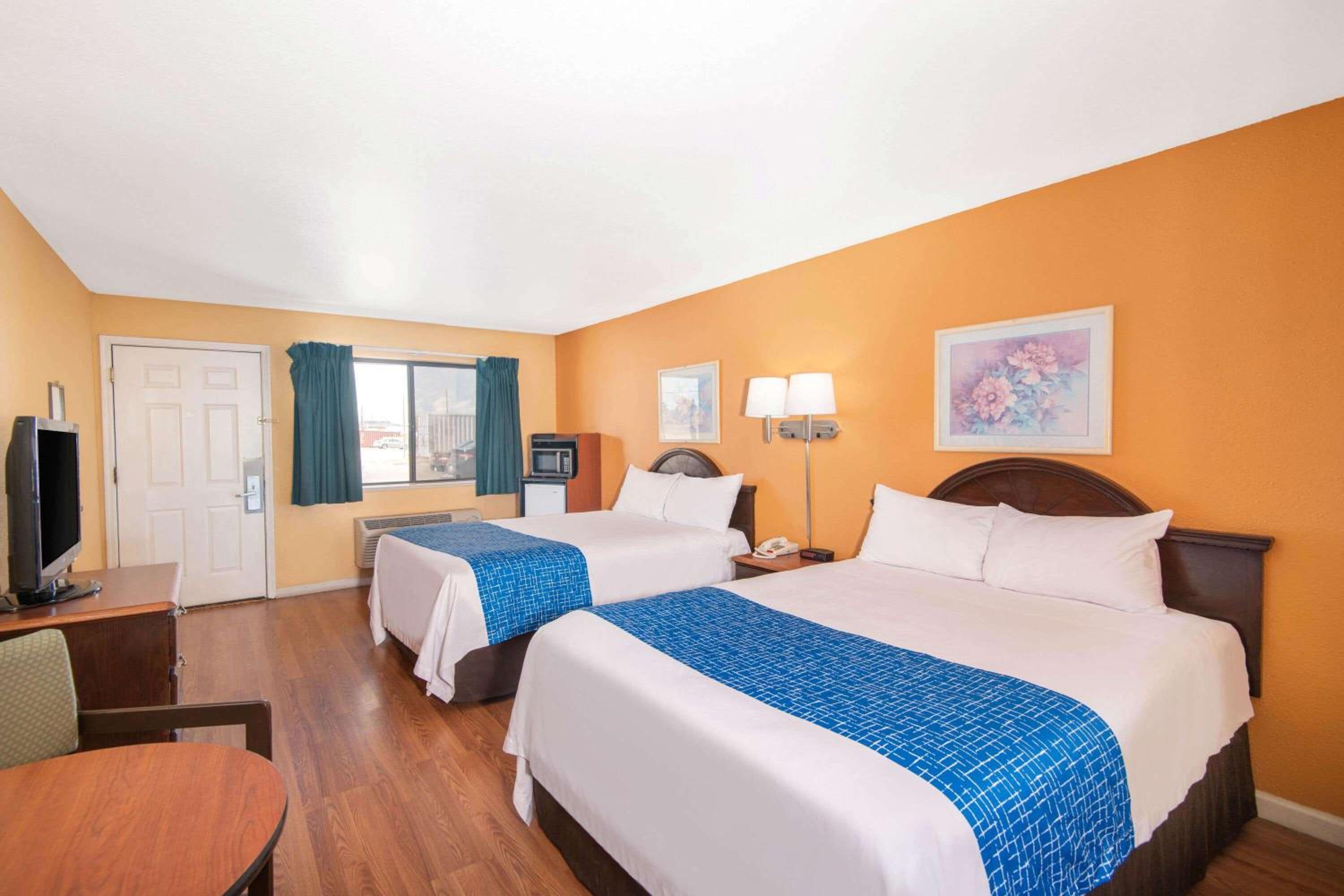 Queen Room with Two Queen Beds - Non-Smoking - Photo 1
