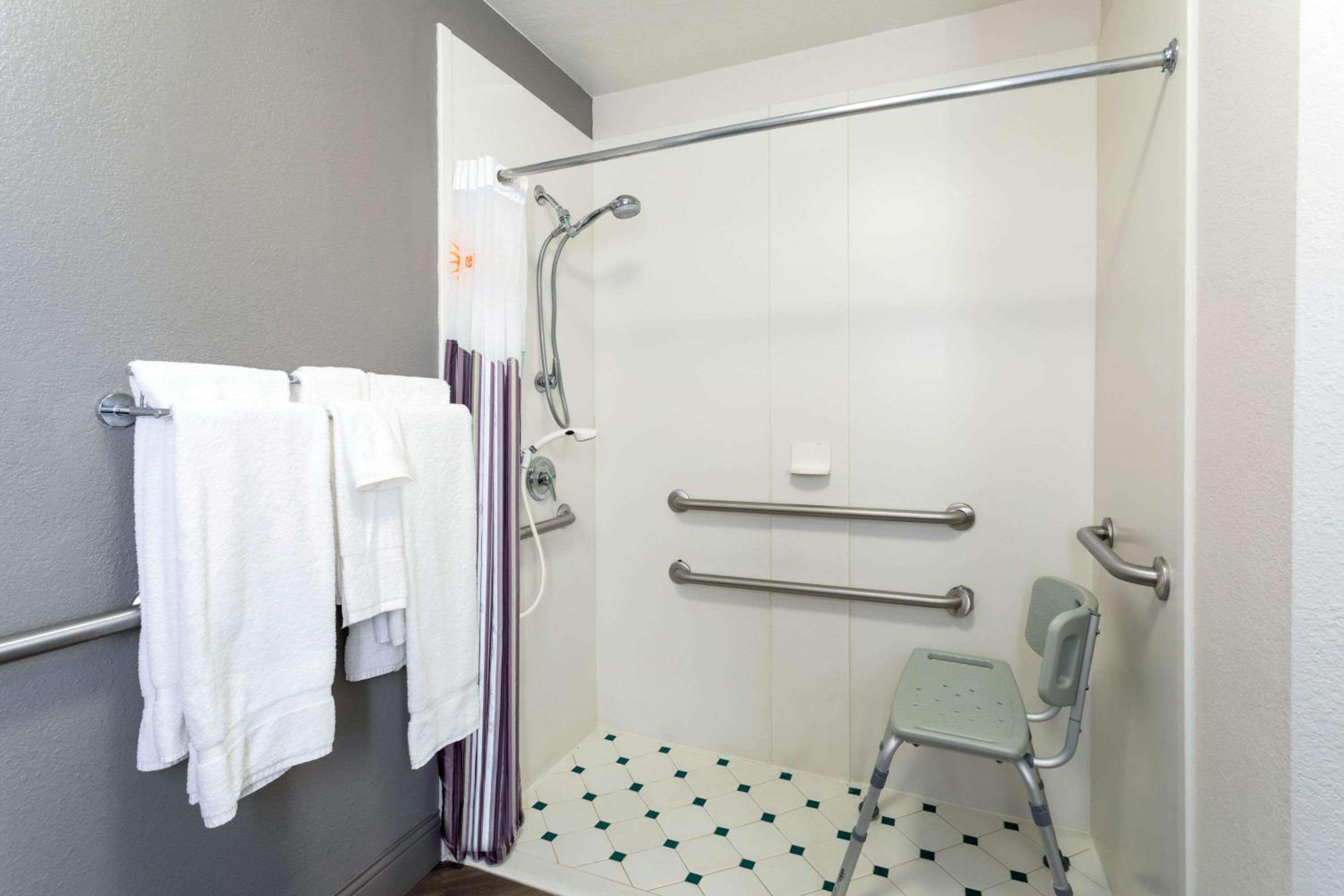 Double Room with View and Mobility/Hearing Impaired Access - Non-Smoking