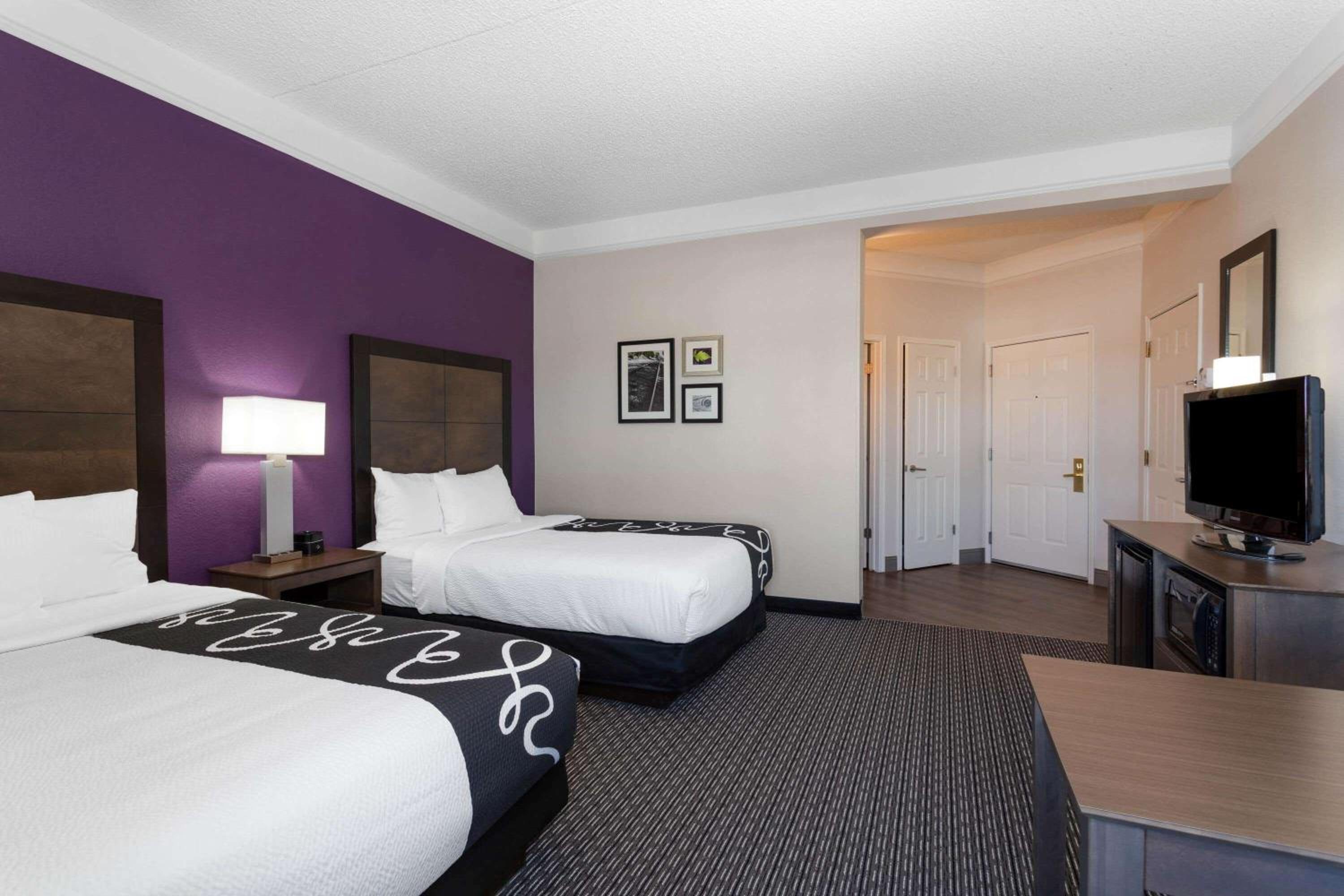 Deluxe Double Room with Two Double Beds - Photo 5