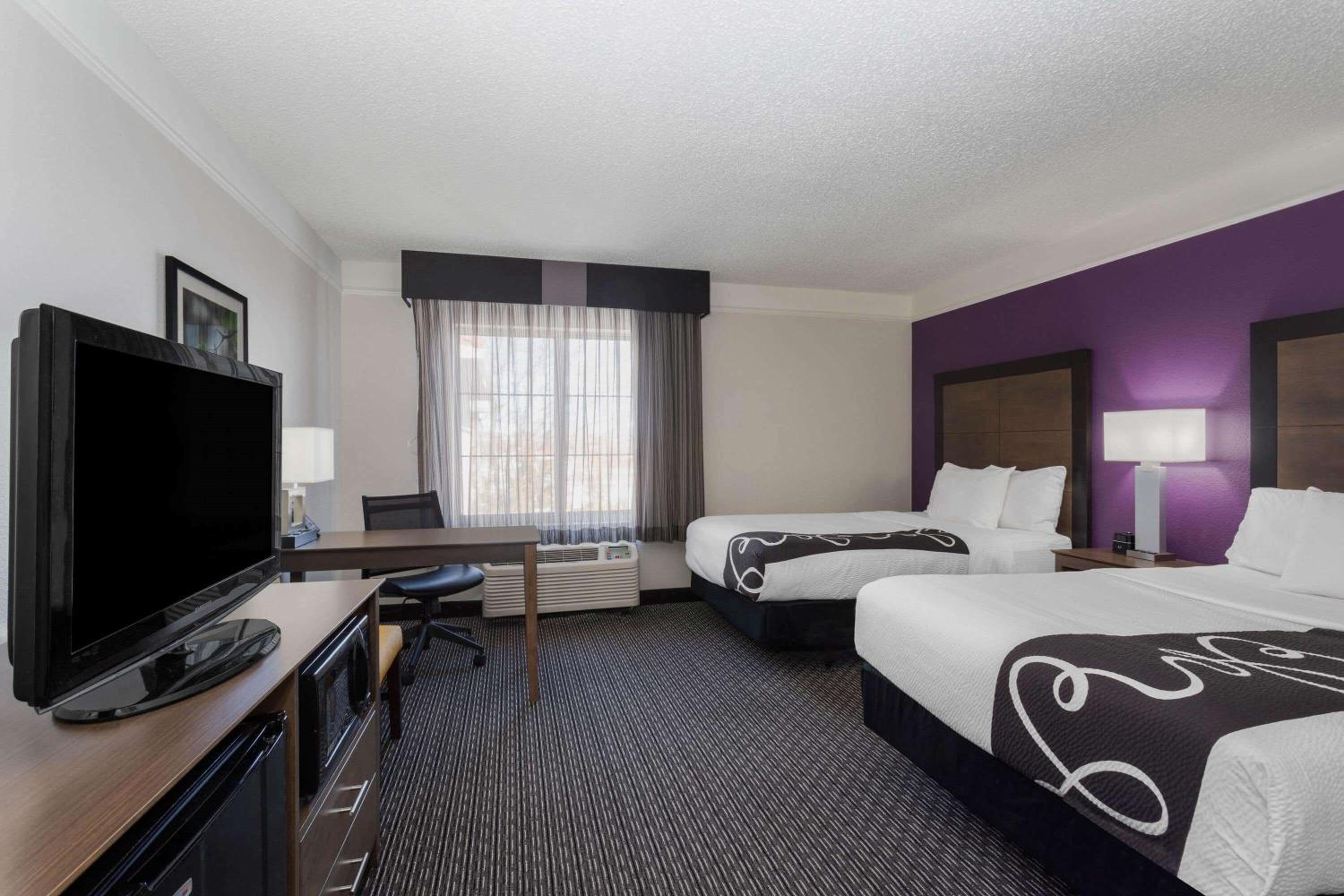 Deluxe Double Room with Two Double Beds - Photo 6