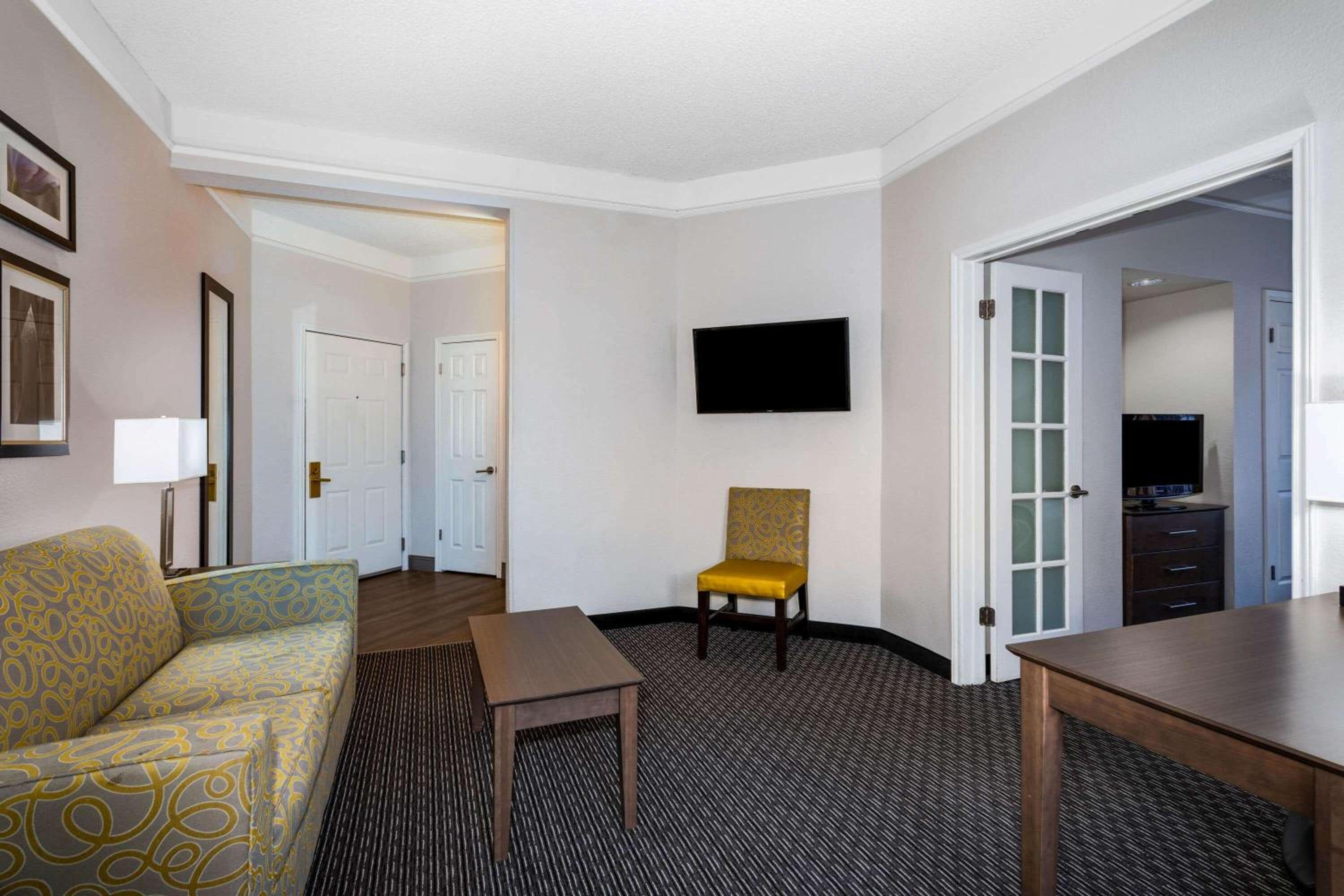 King Suite with View - Non-Smoking photo 3