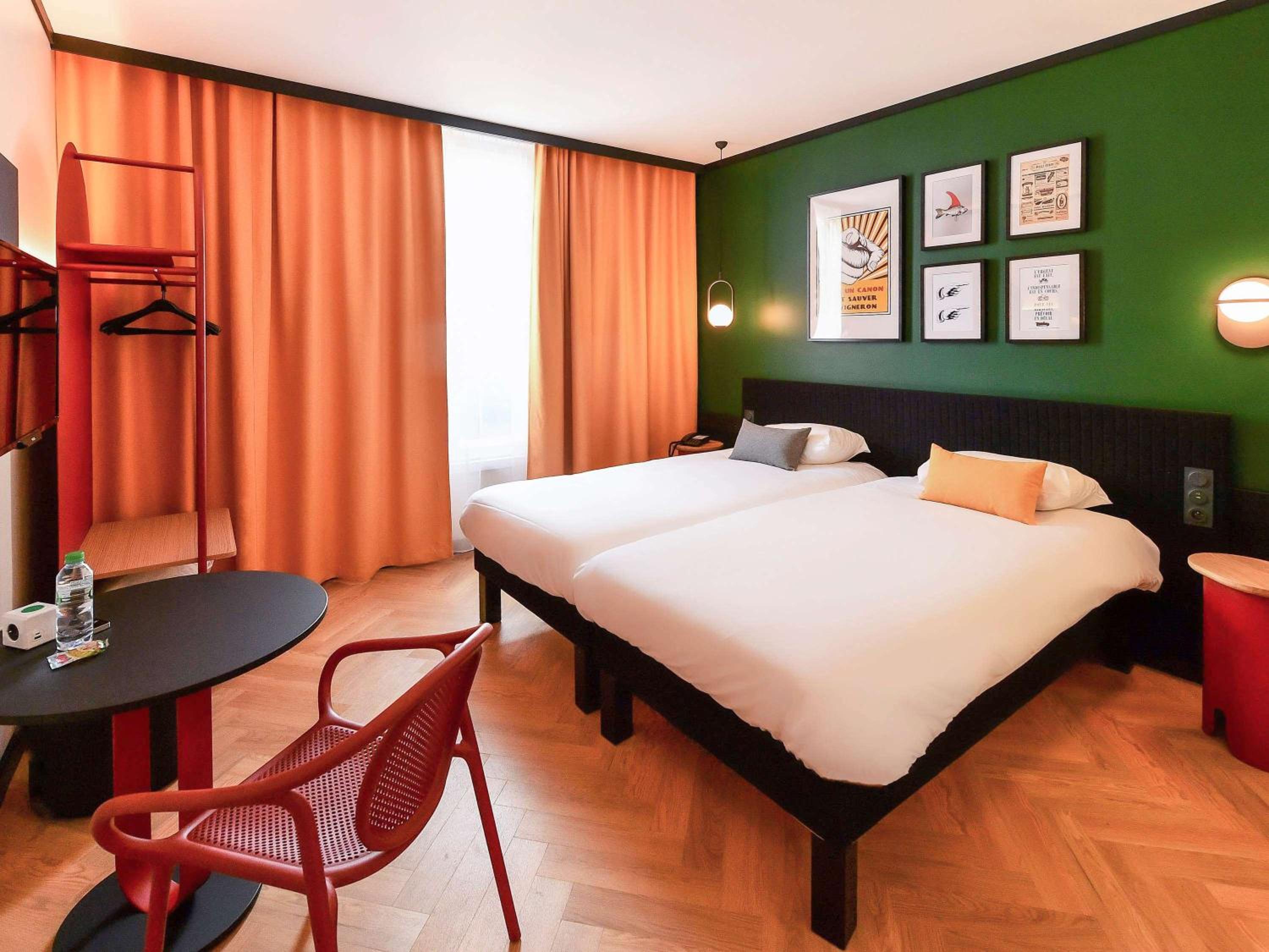 Standard Twin Room - Photo 9