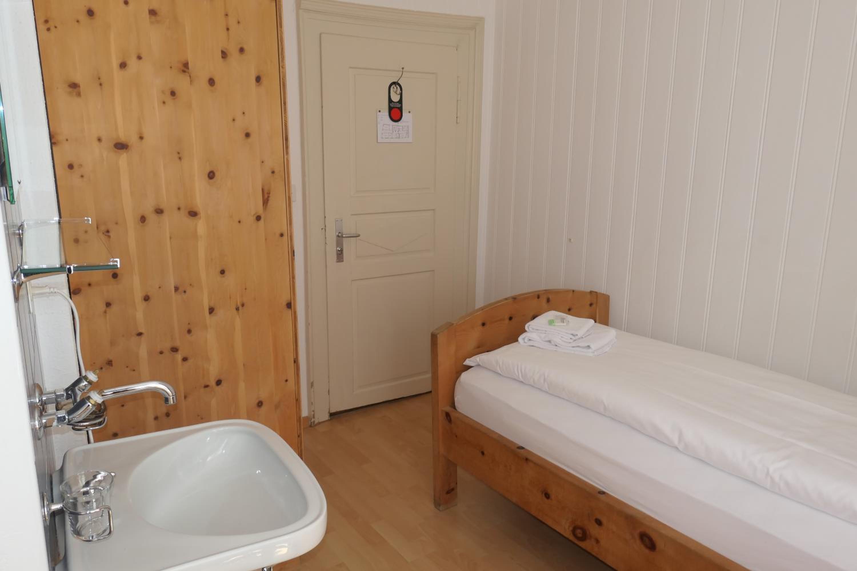 Single Room with Shared Bathroom photo 3