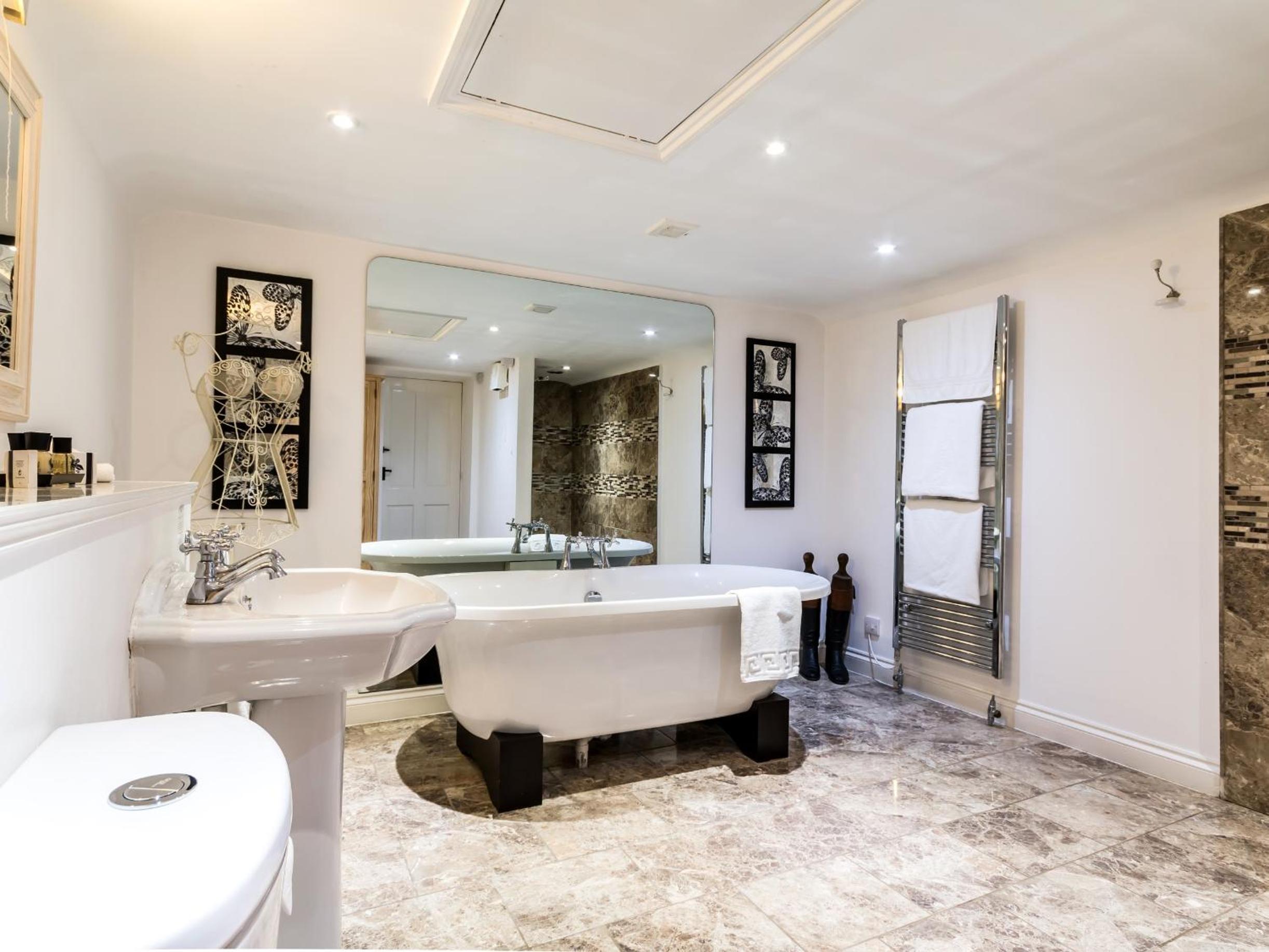 Double Room with Private Bathroom photo 2