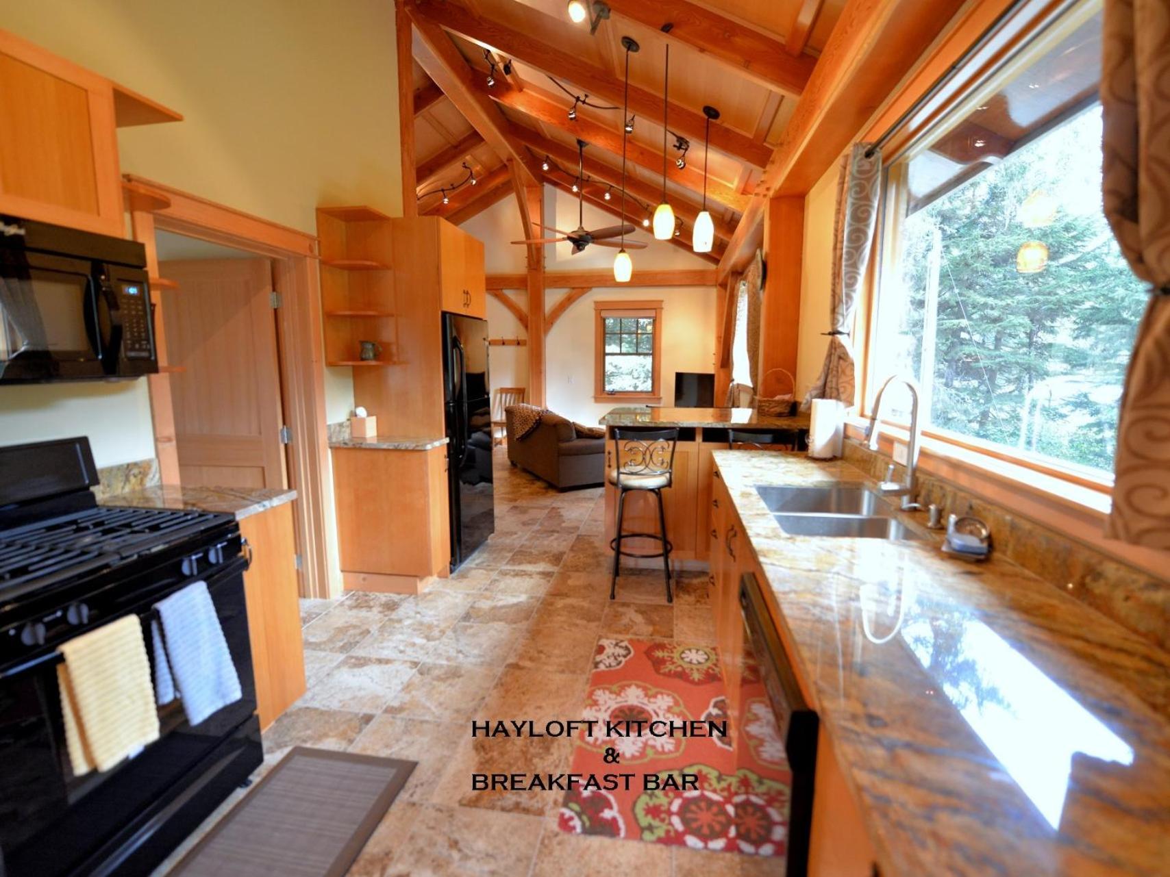 Apartment with Mountain View - Photo 4