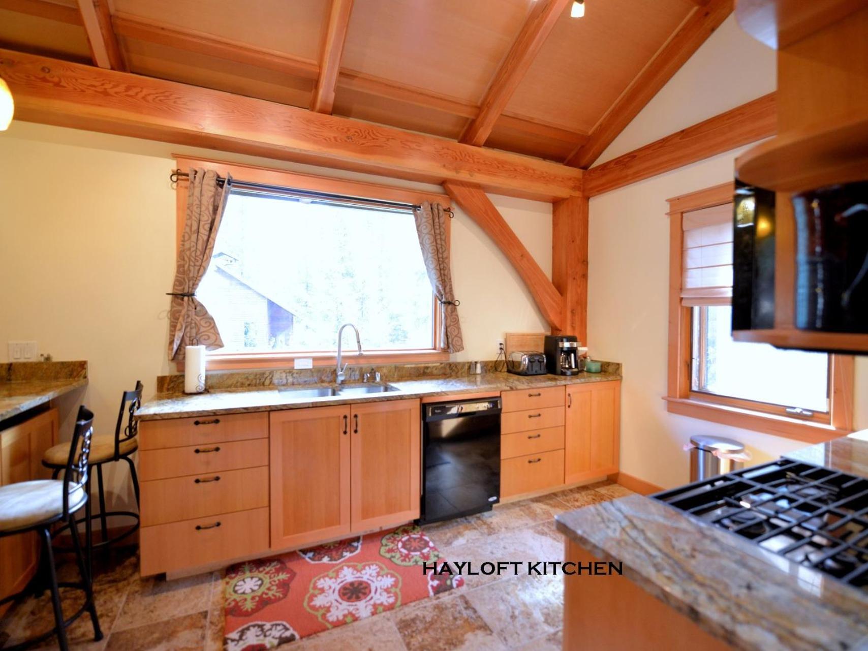 Apartment with Mountain View - Photo 5