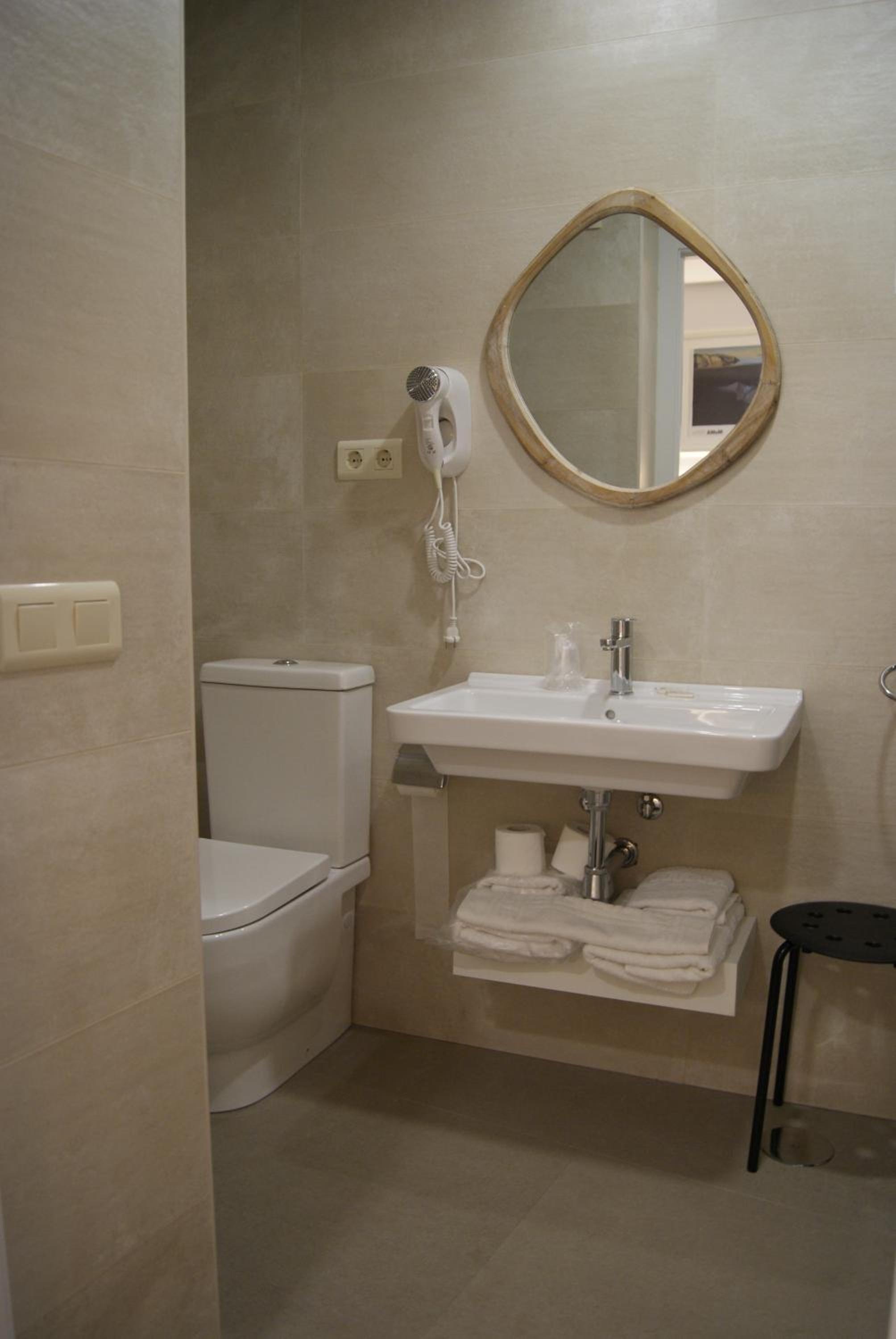Double or Twin Exterior Room photo 2