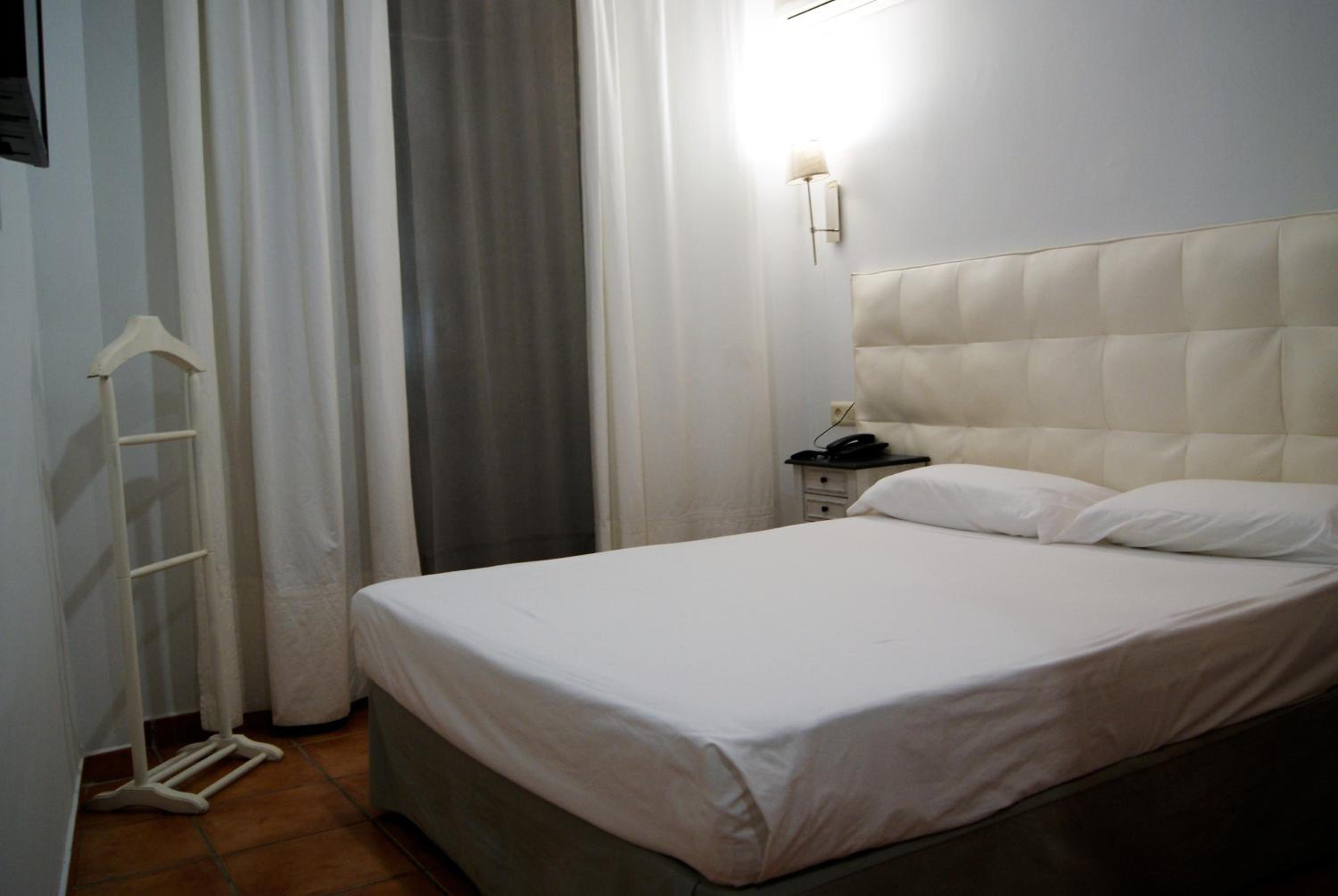 Budget Double or Twin Room photo 3