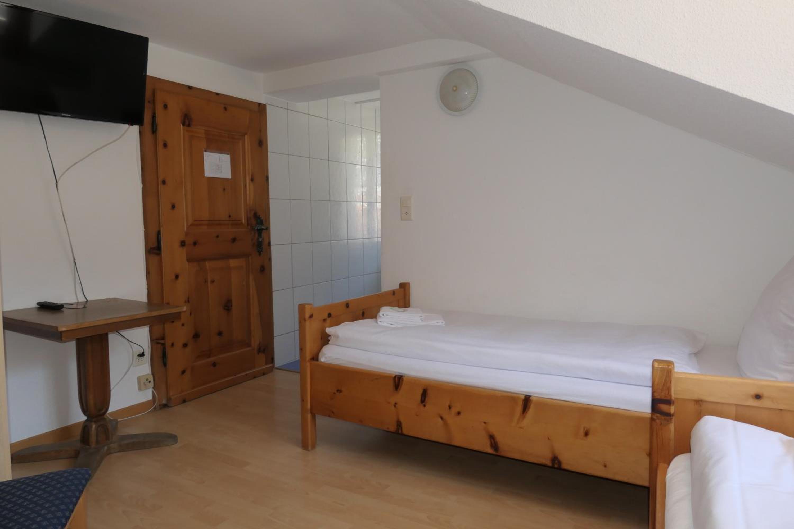 Twin Room with Shared Toilet photo 3