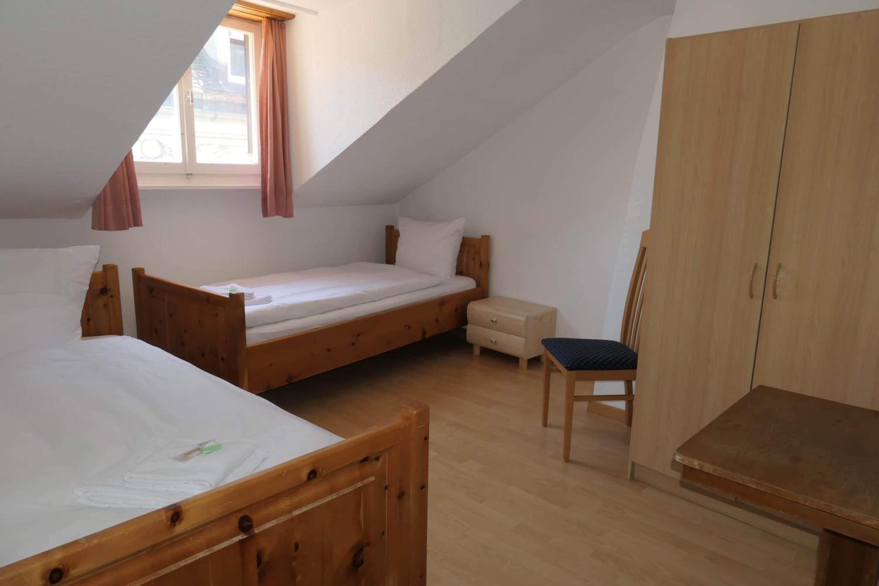 Twin Room with Shared Toilet photo 2