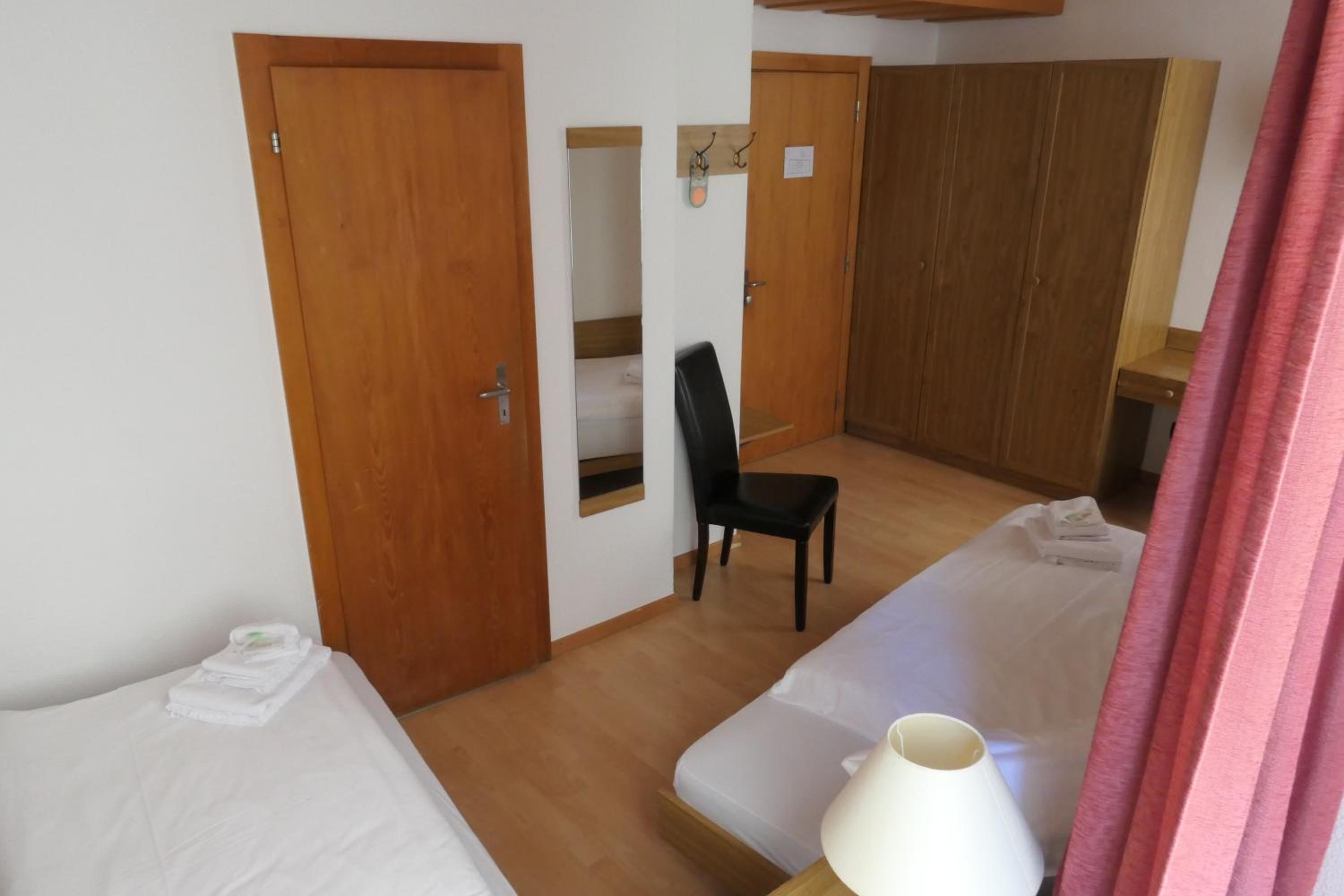 Twin Room with Private Bathroom photo 3