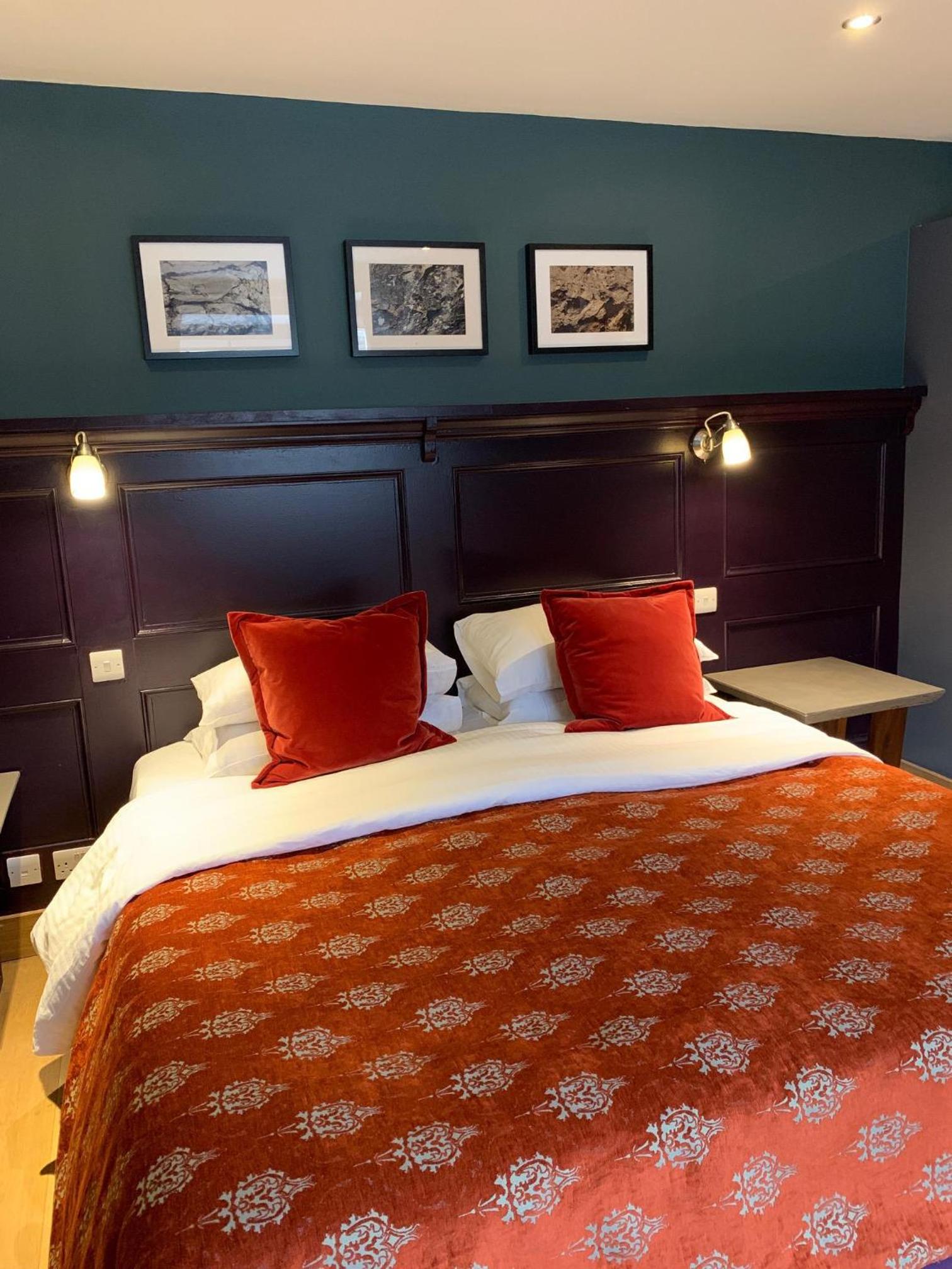 Double or Twin Room with Private Bathroom