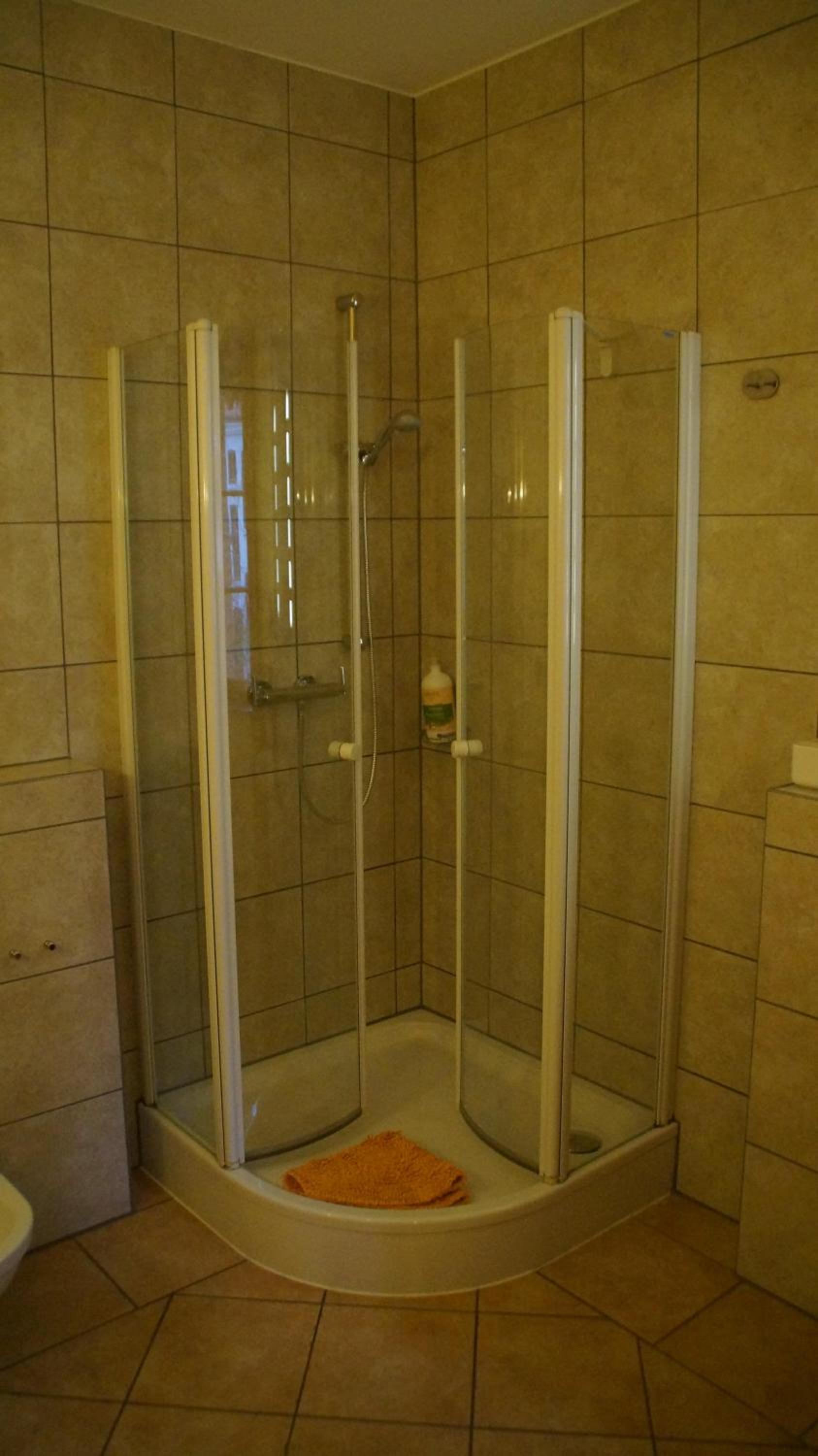 Twin Room with Private Bathroom photo 2