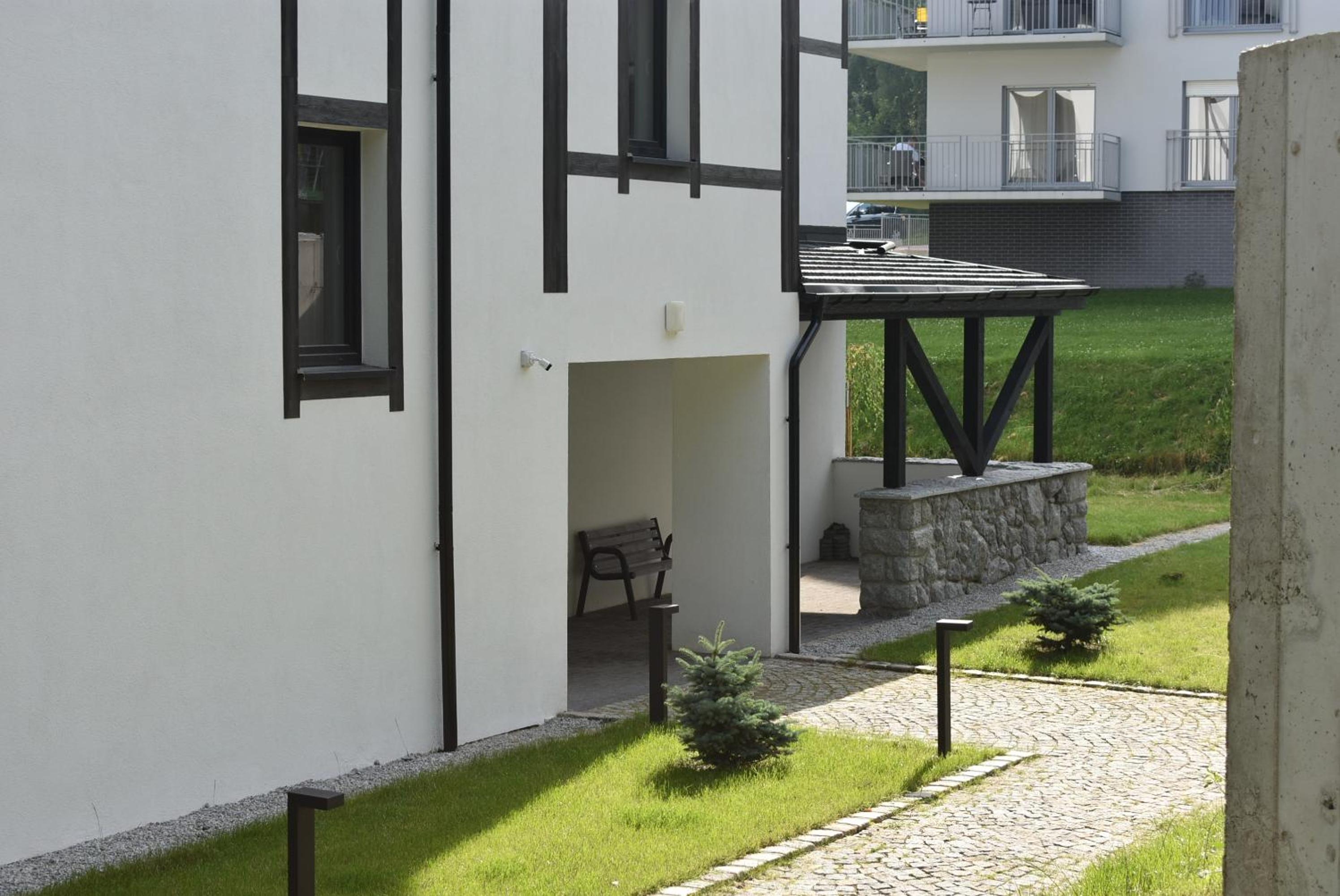 Apartment with Mountain View