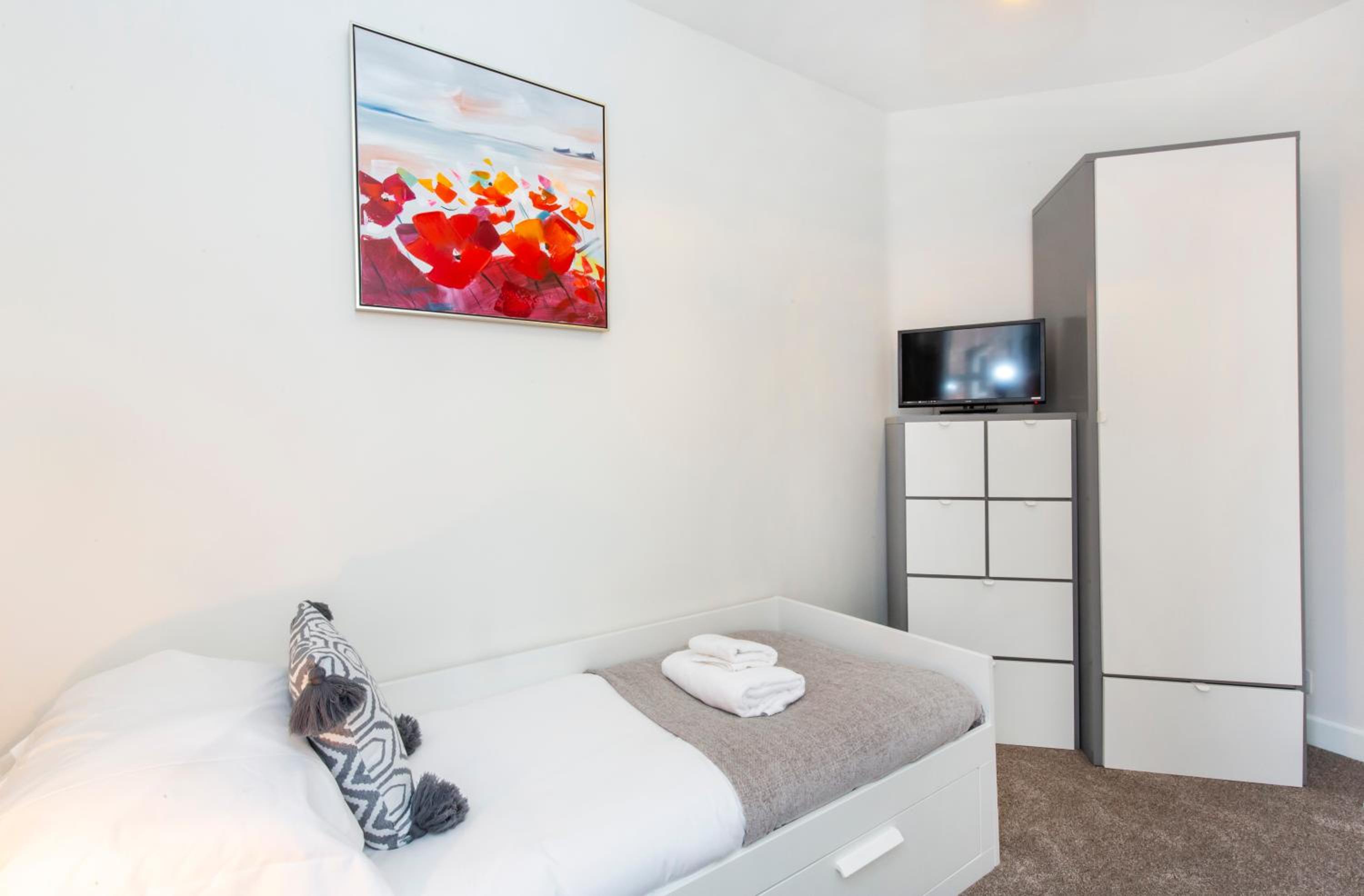 Two-Bedroom Apartment - Photo 4