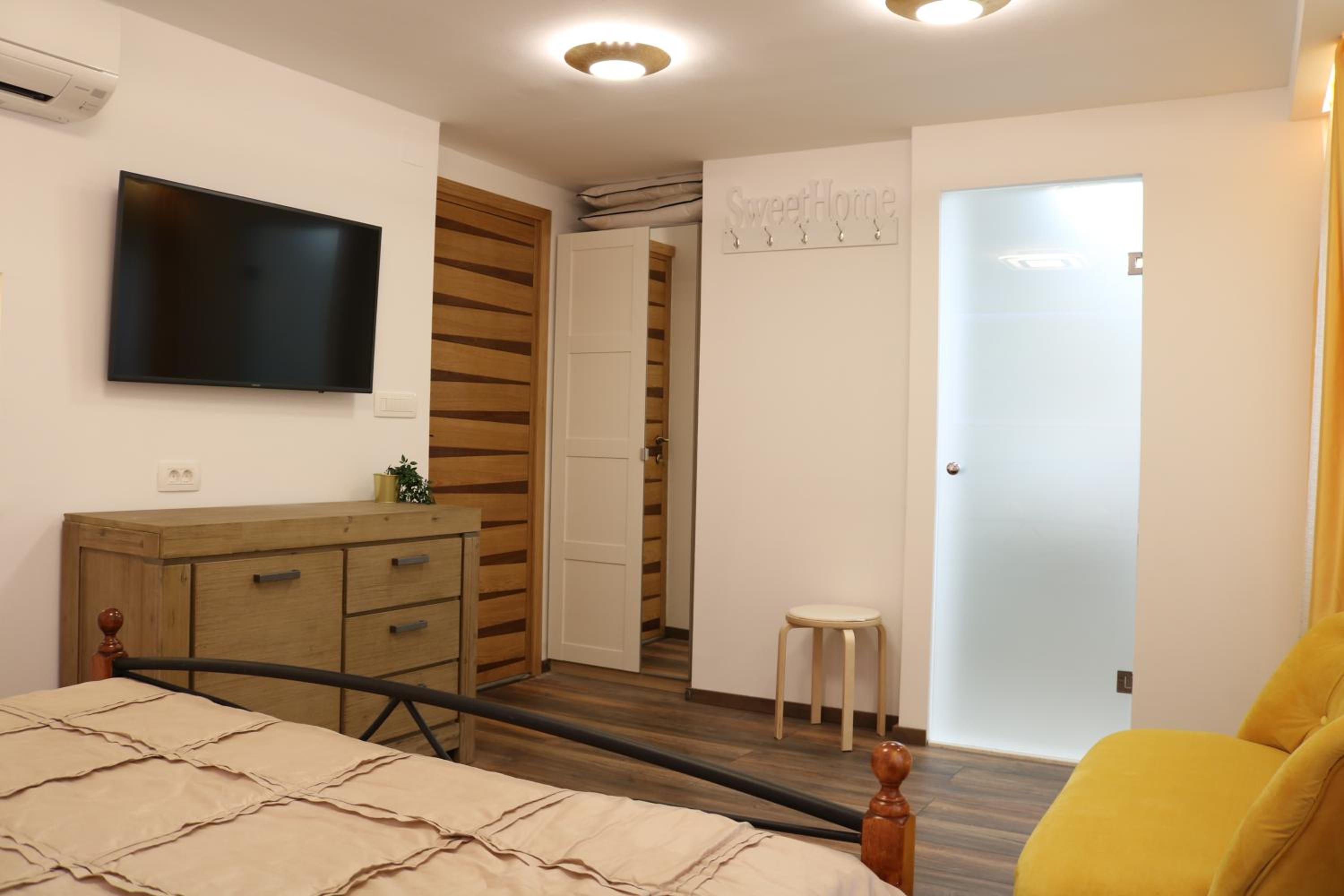 Economy Double Room - Photo 4