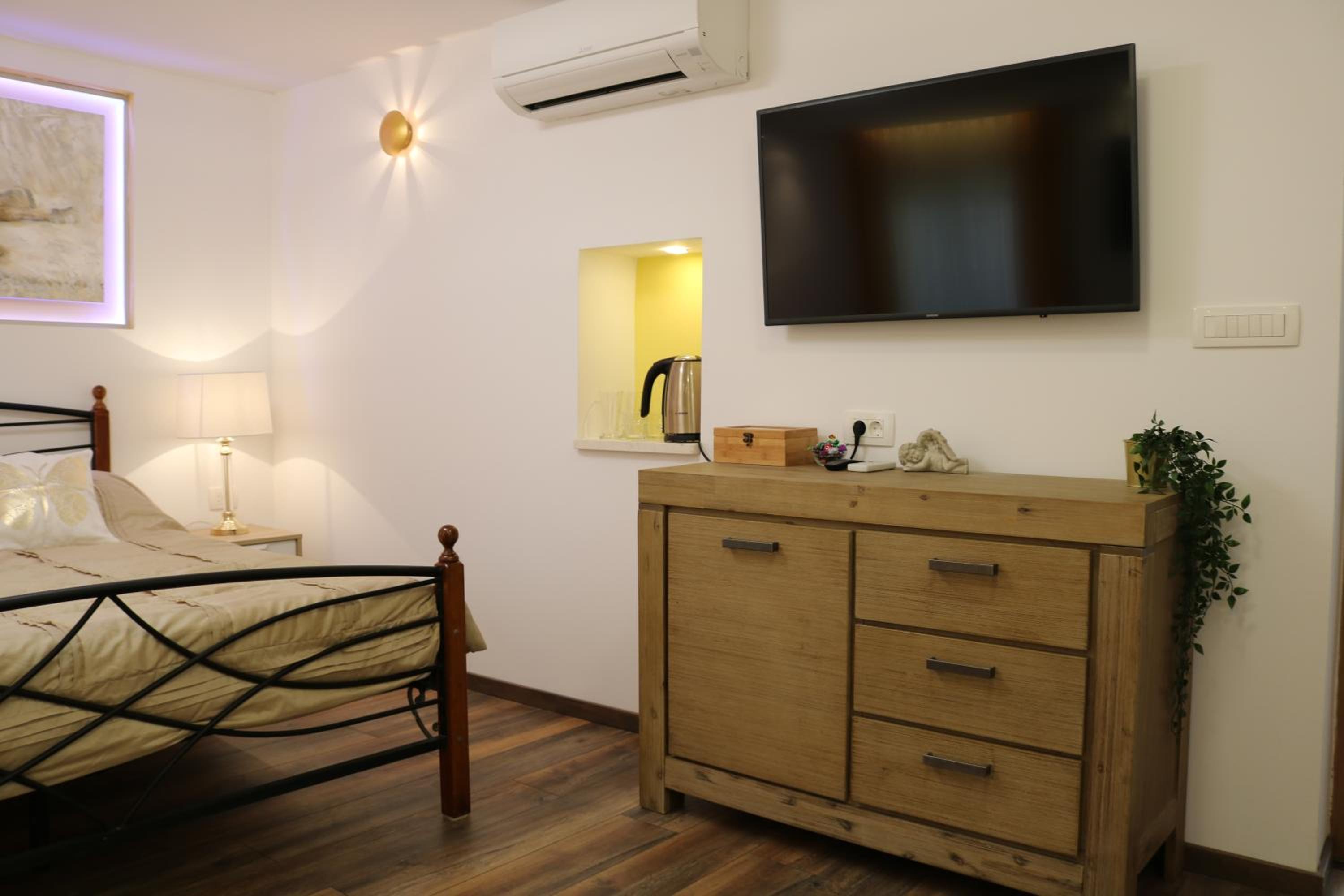 Economy Double Room - Photo 3