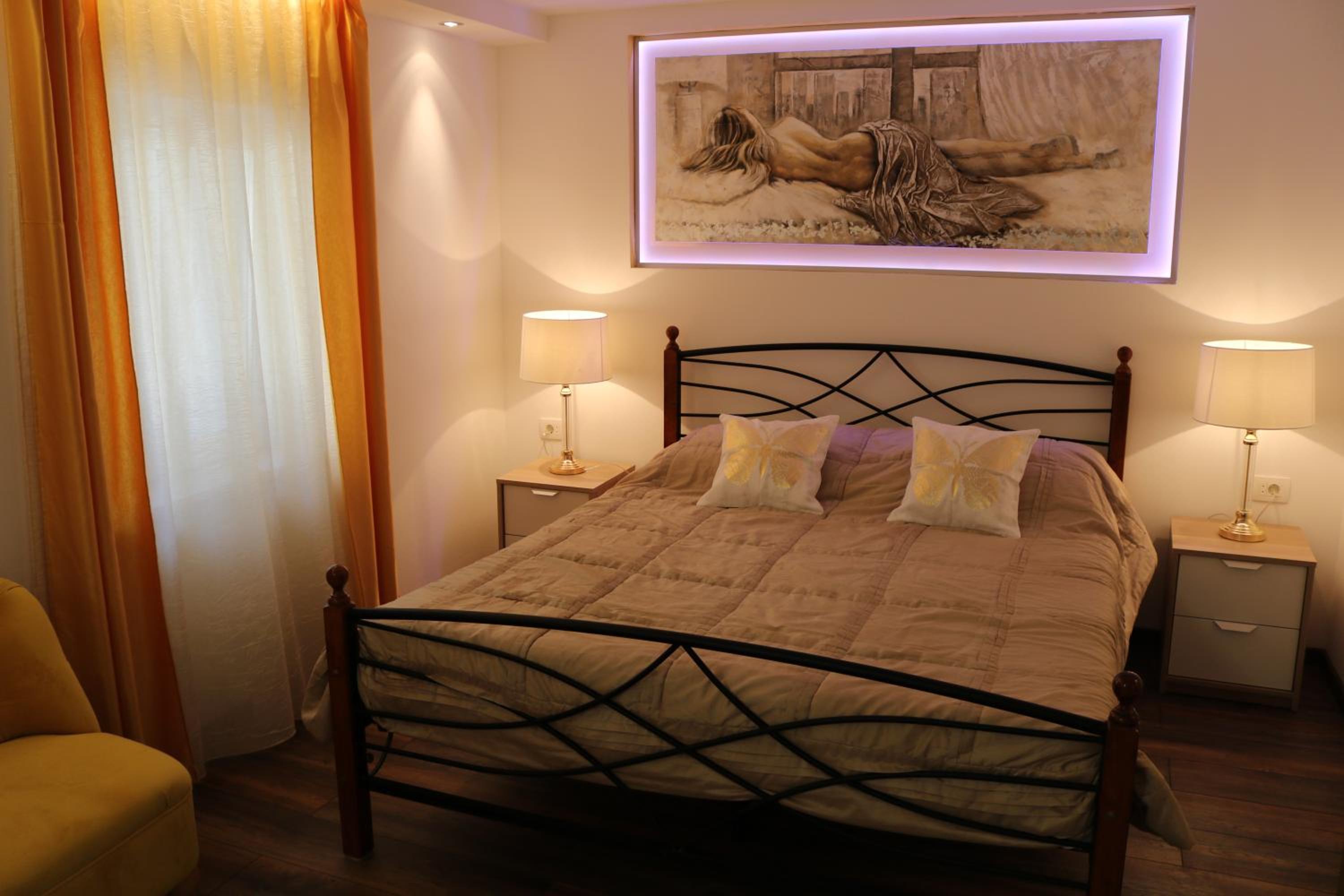 Economy Double Room - Photo 13