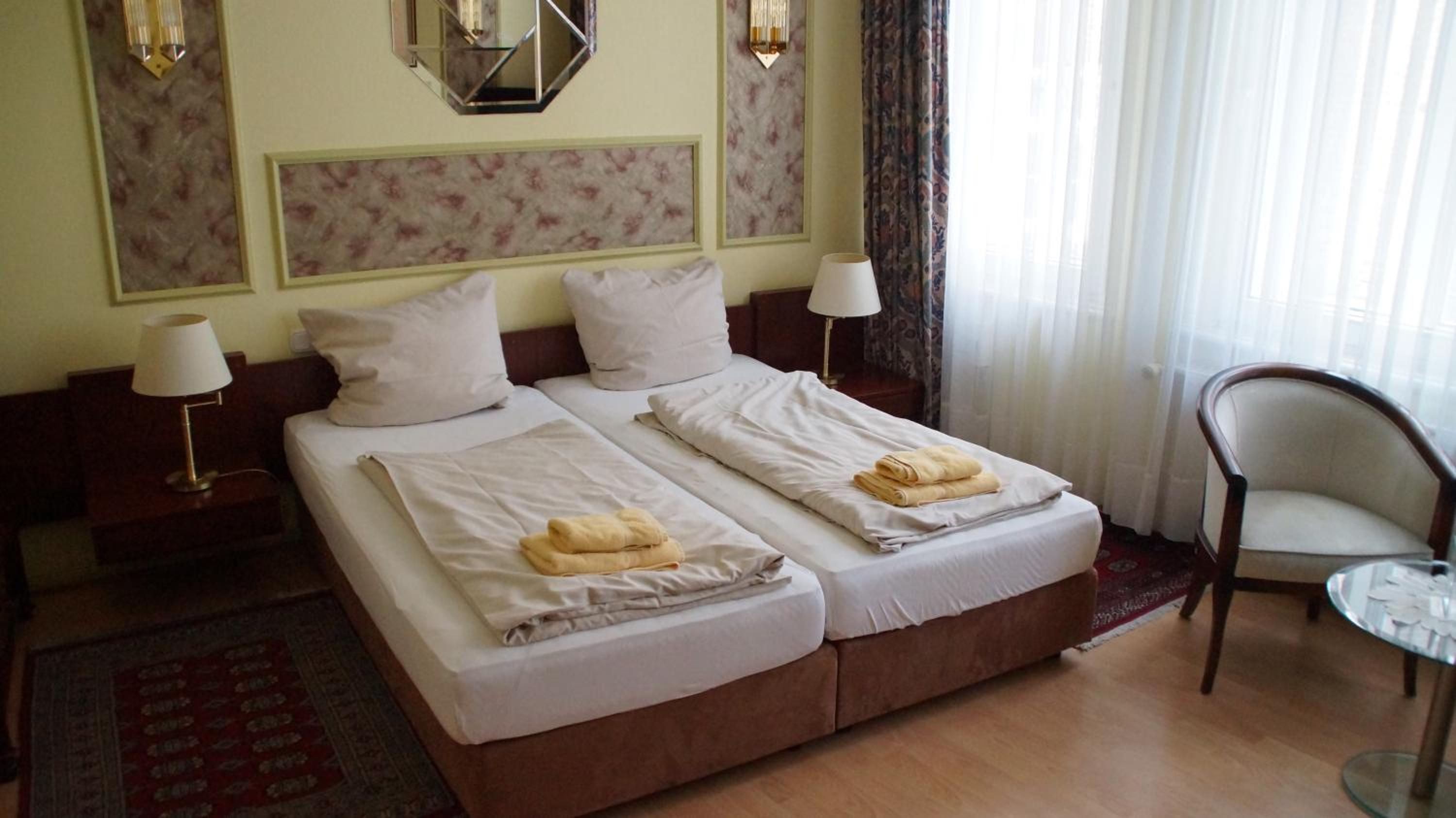 Double Room with Private Bathroom - Photo 3