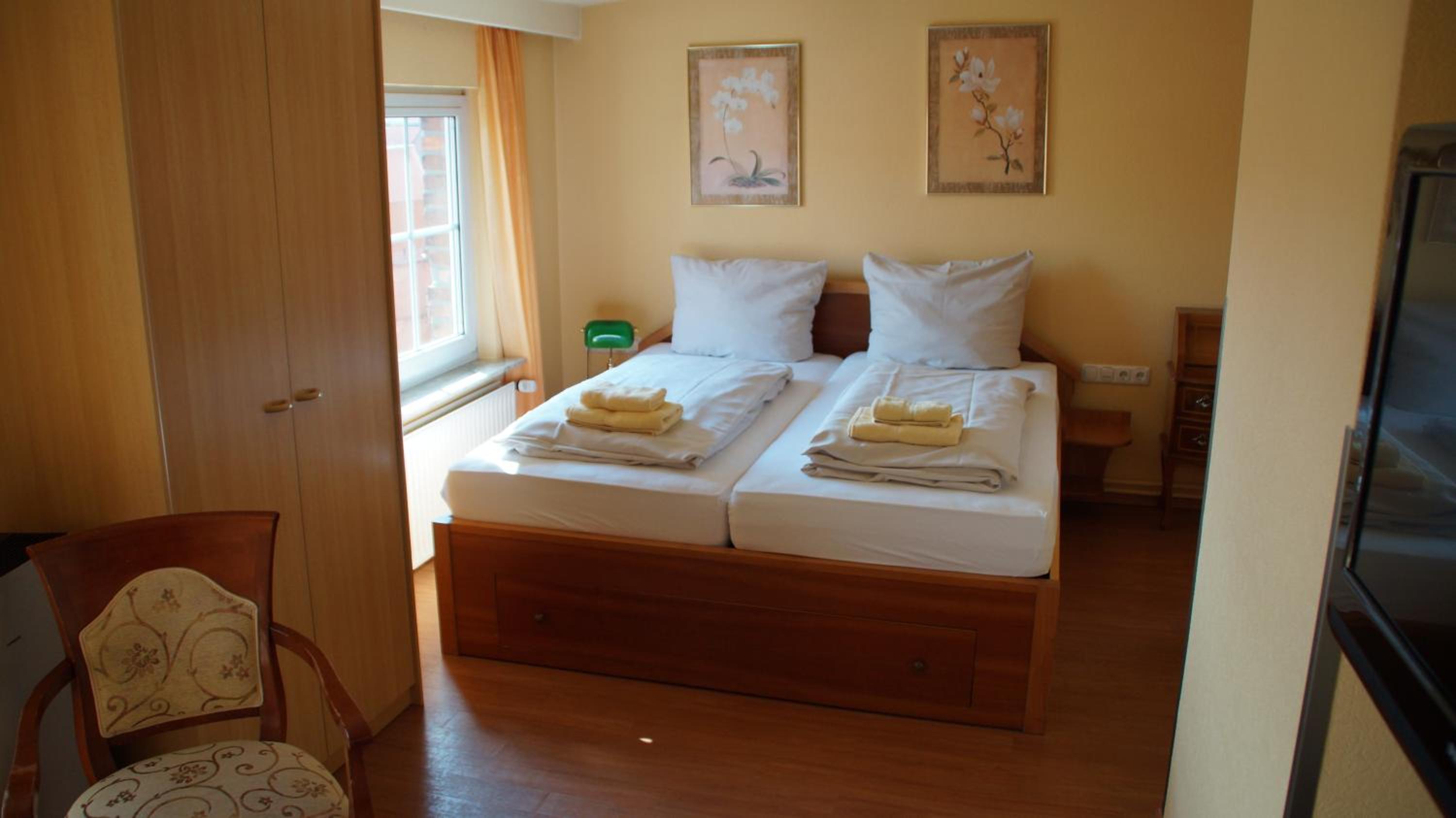 Double Room with Private Bathroom - Photo 1