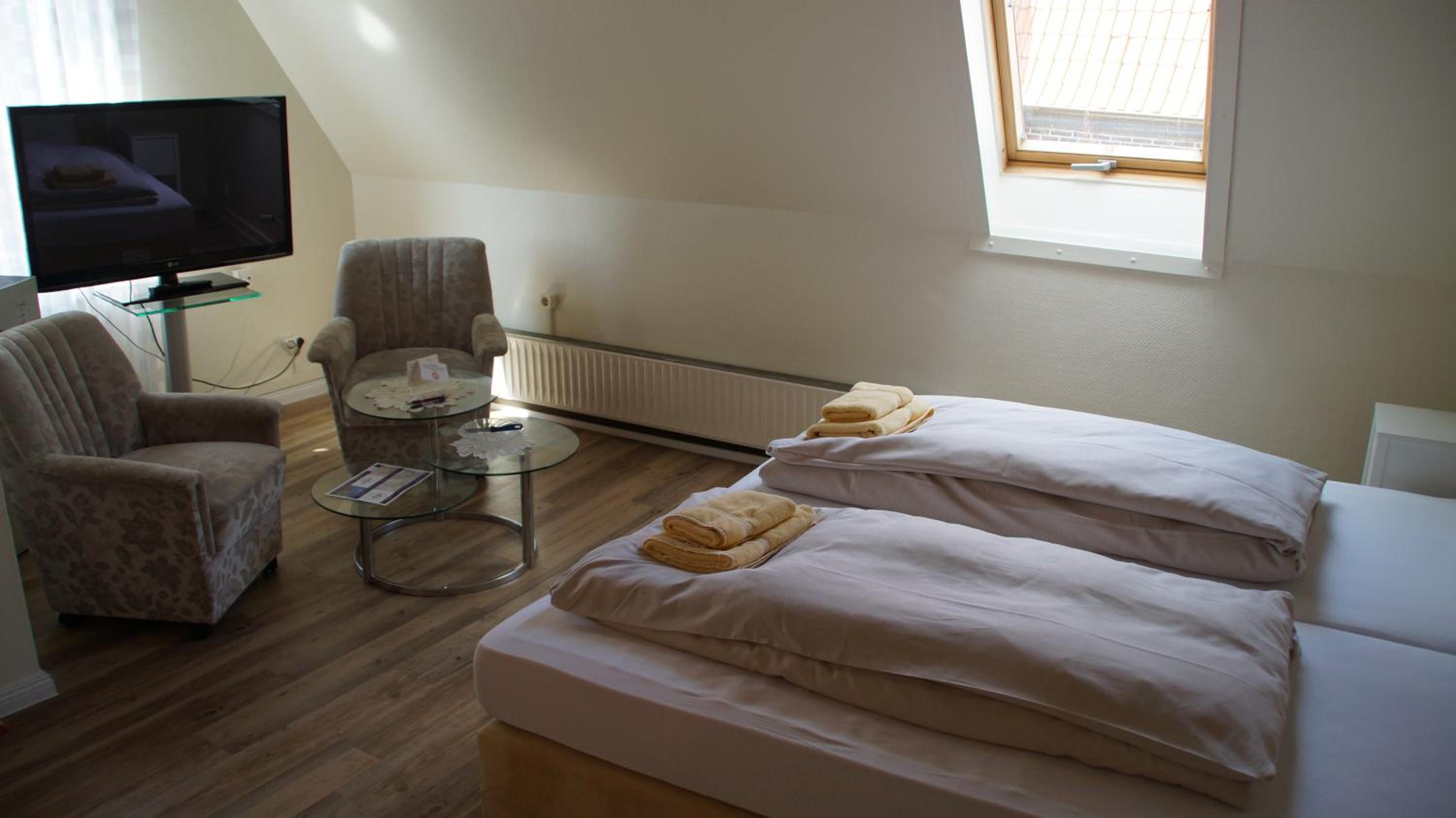 Double Room with Private Bathroom - Photo 4