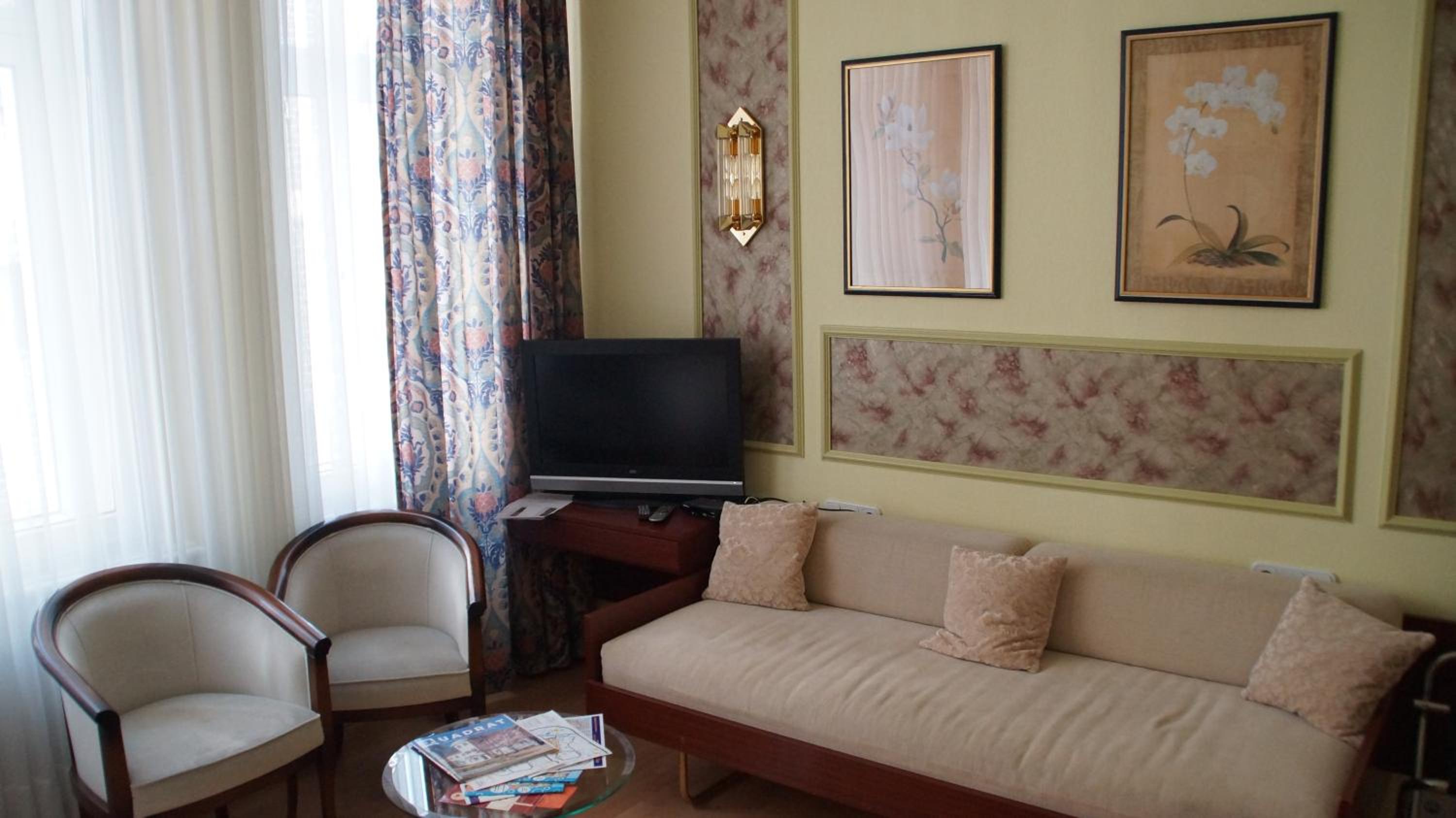 Double Room with Private Bathroom - Photo 7
