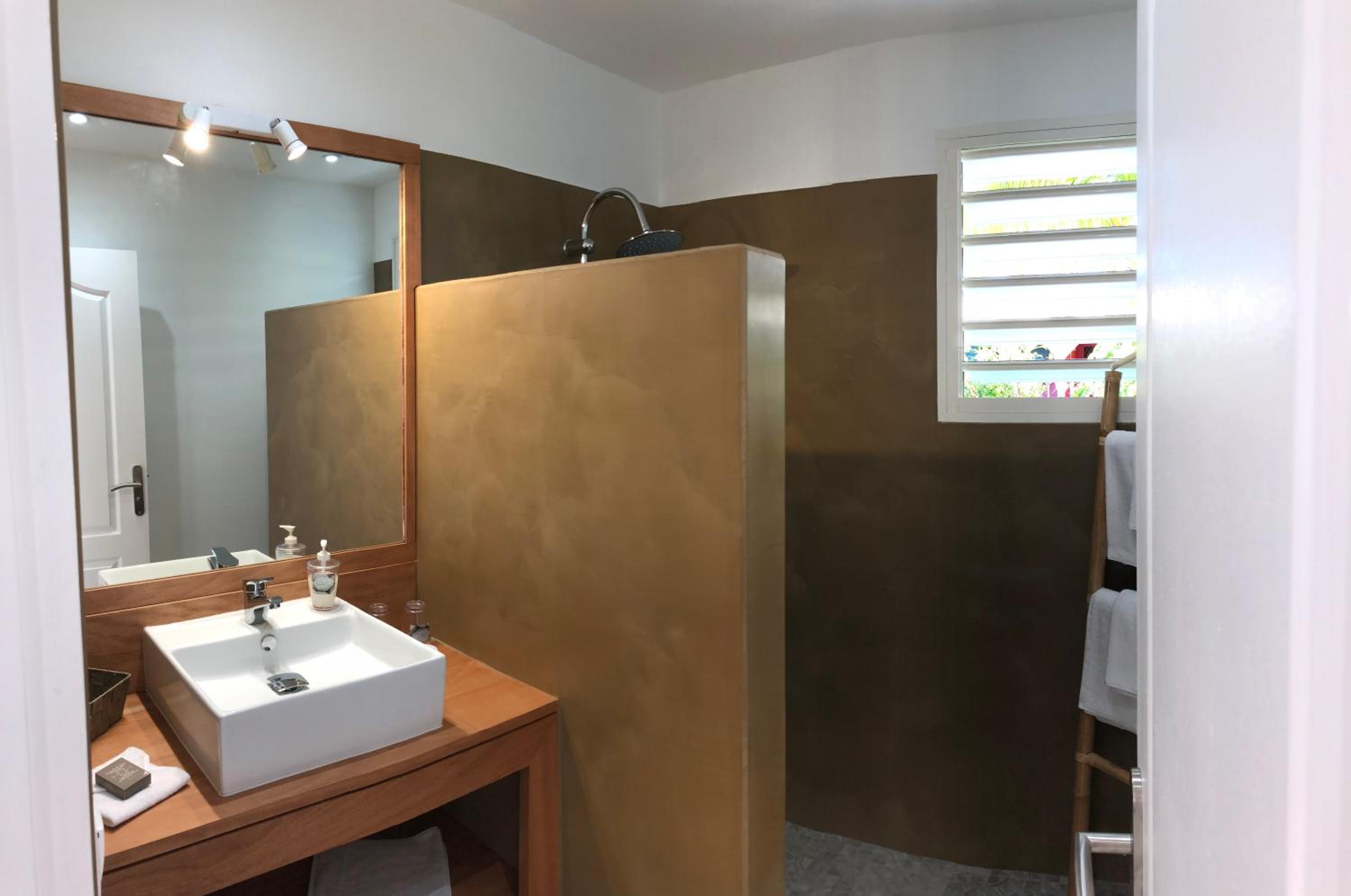 Deluxe Double Room with Shower photo 3