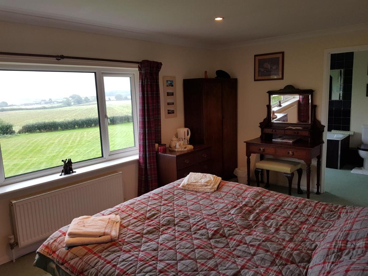 Double Room with Shared Bathroom photo 3