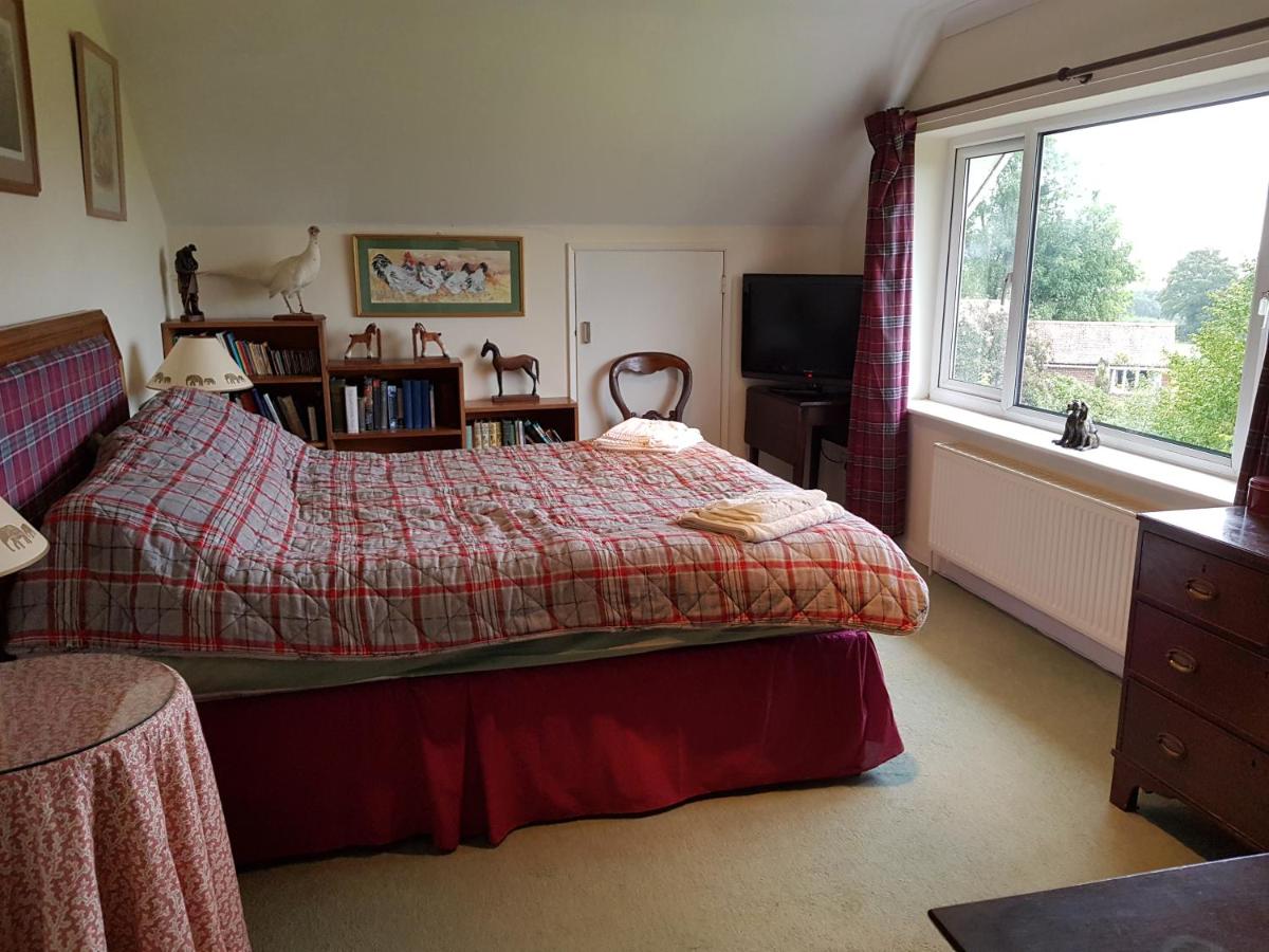 Double Room with Shared Bathroom photo 2