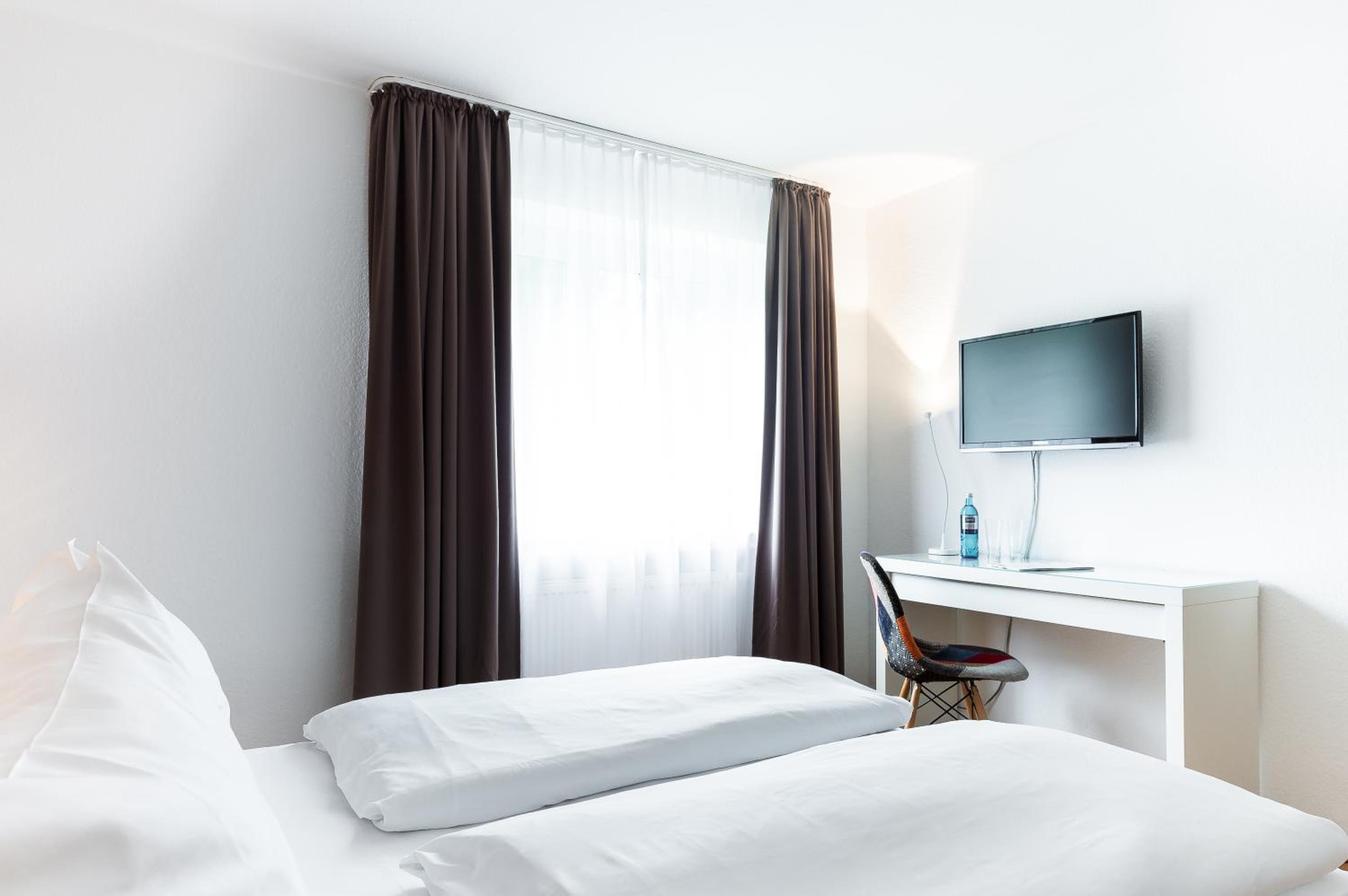 Standard Double Room - Photo 3