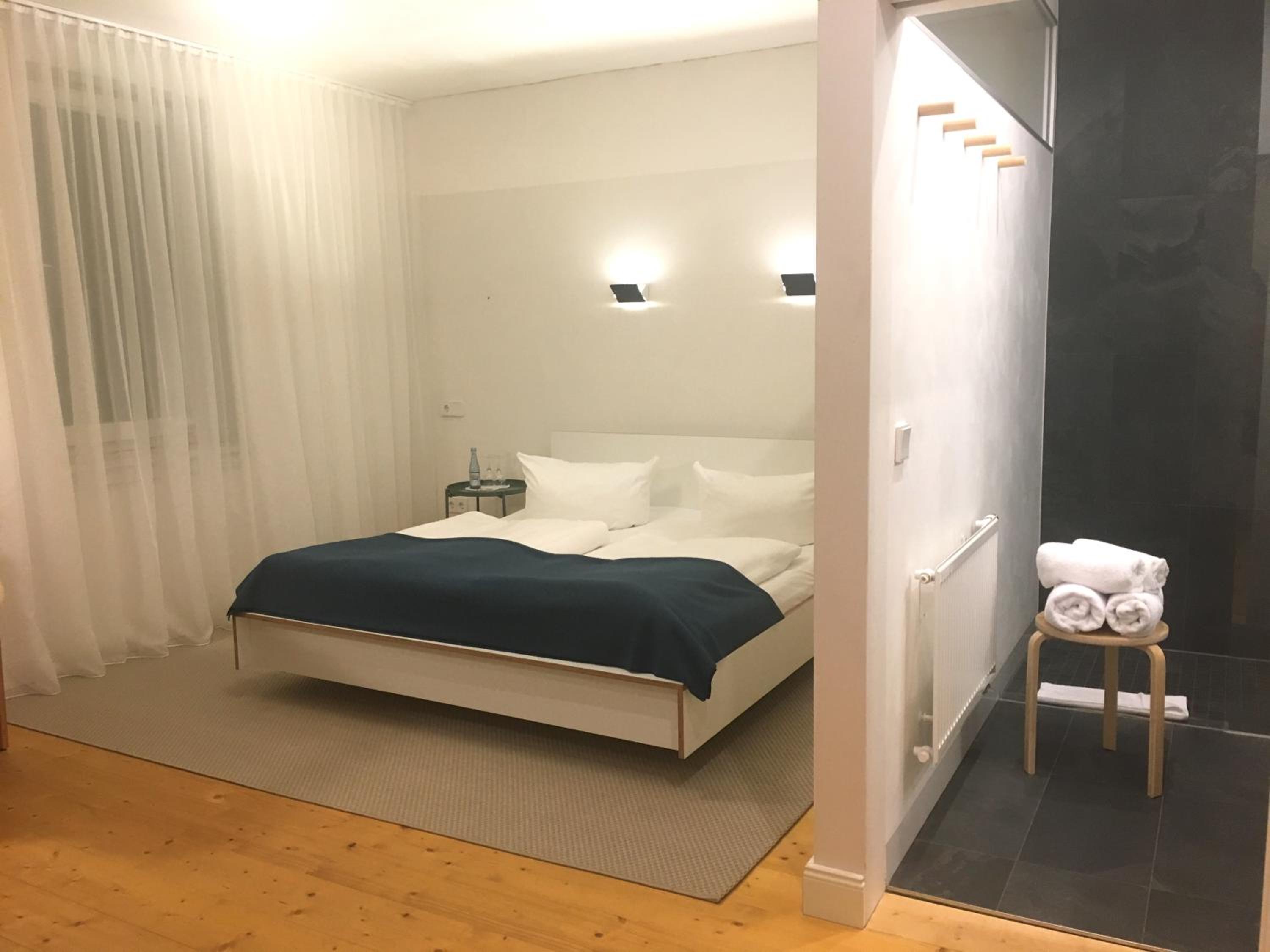 Deluxe Room (1 adult + 1 child) - Photo 4