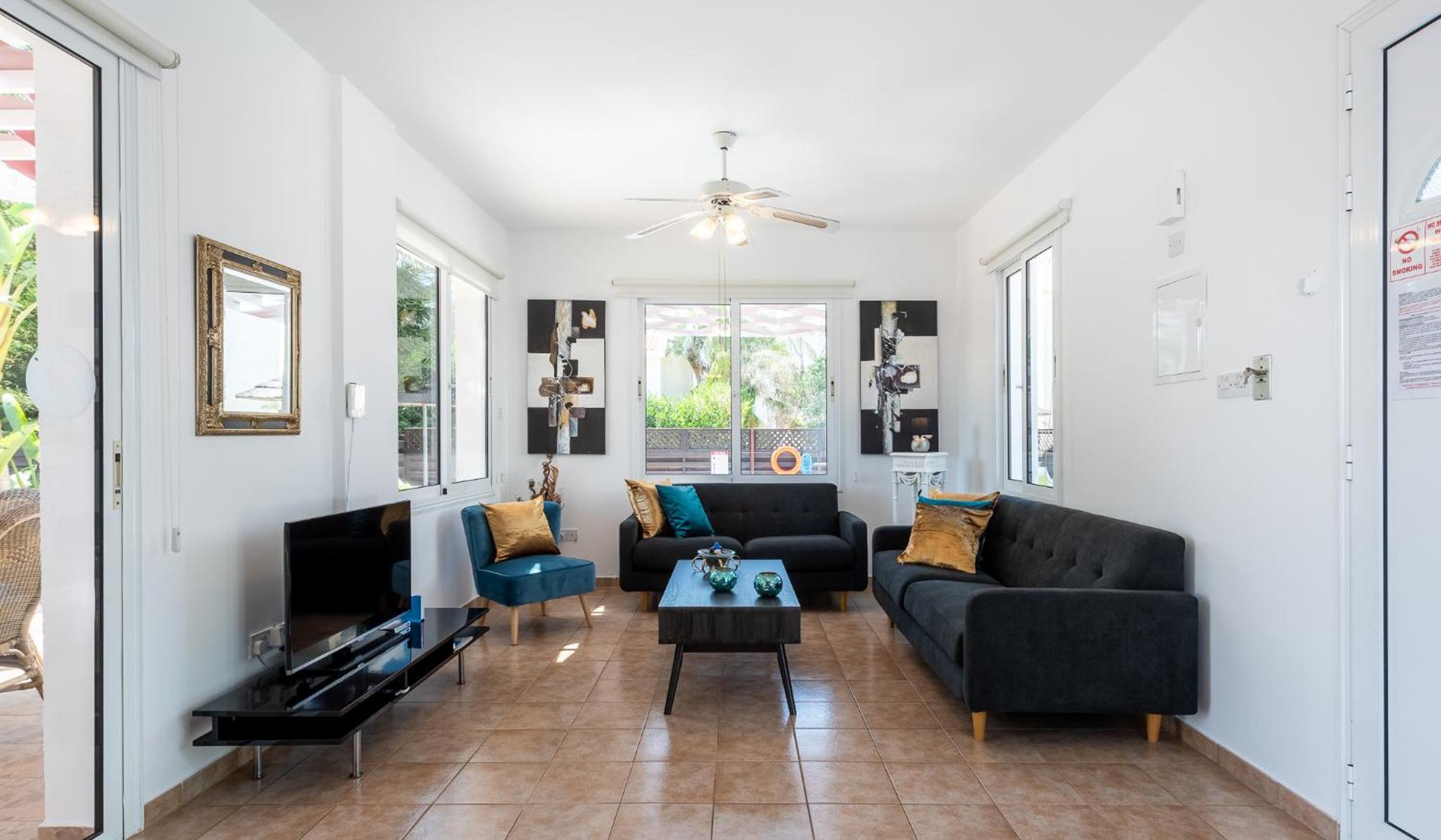 Three-Bedroom Villa with Private Pool photo 1