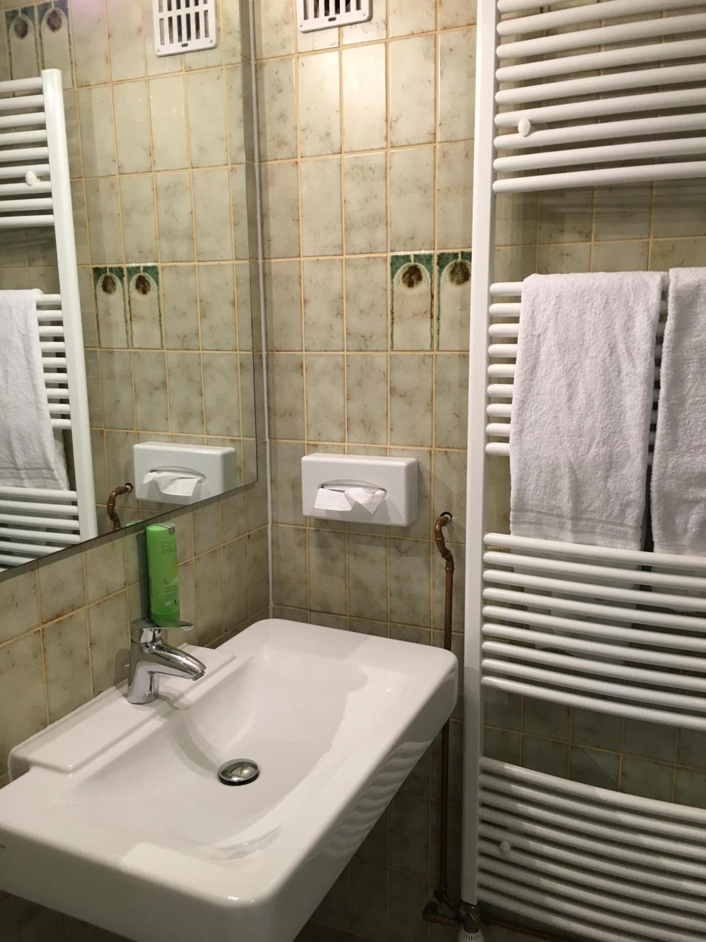 Double Room - Photo 9