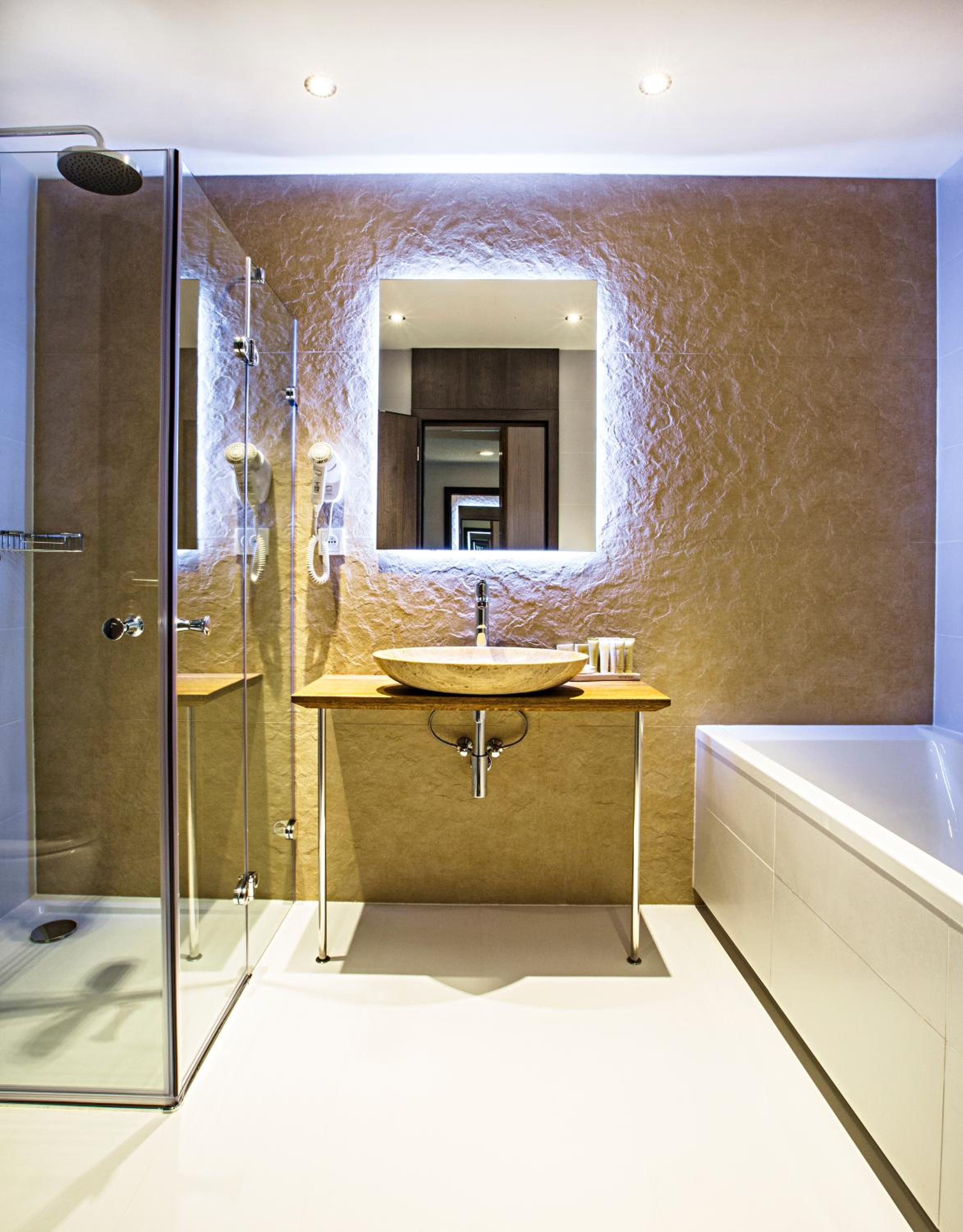Double or Twin Room with Balcony - Photo 3