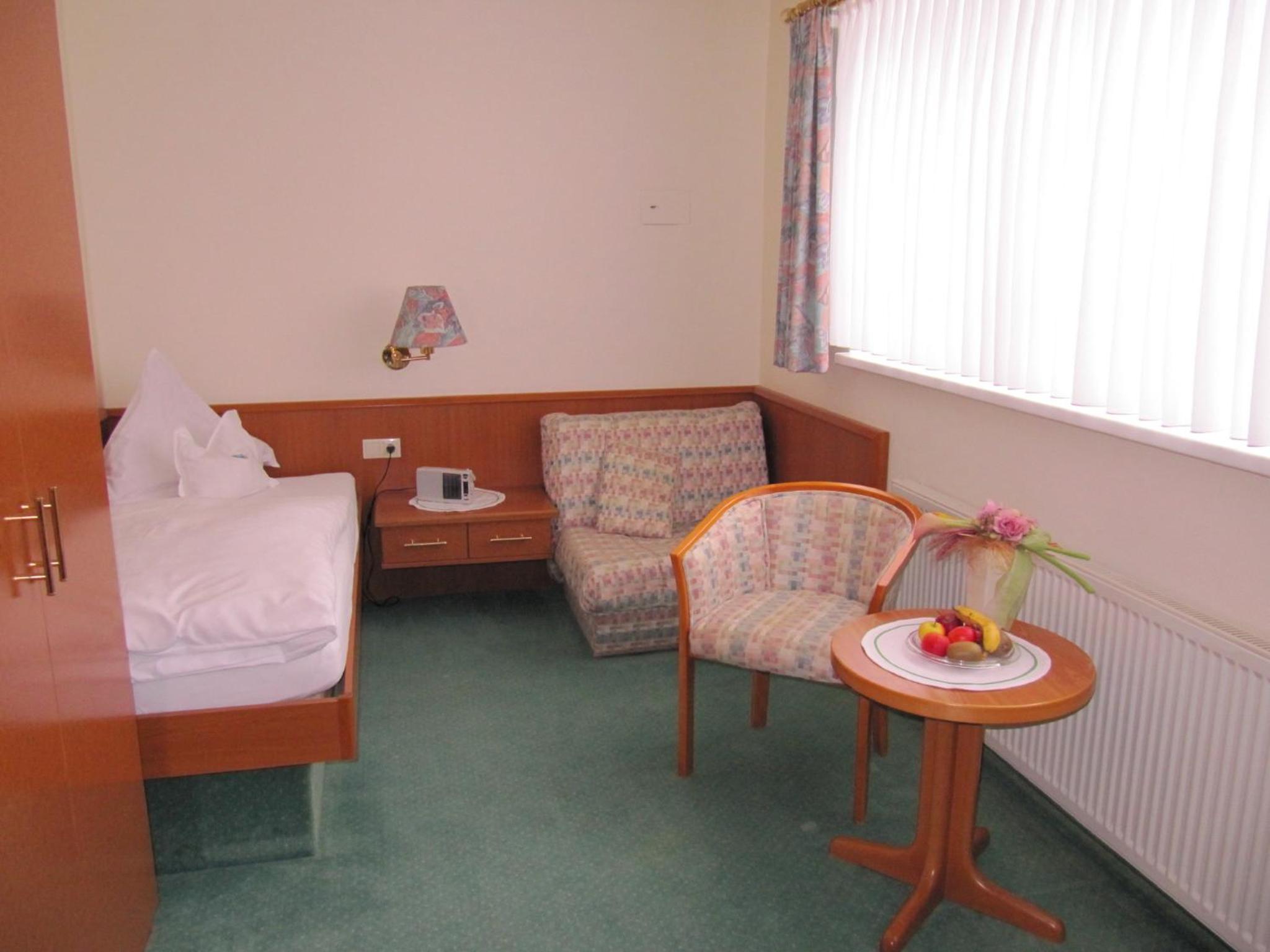 Single Room with Private Bathroom photo 1