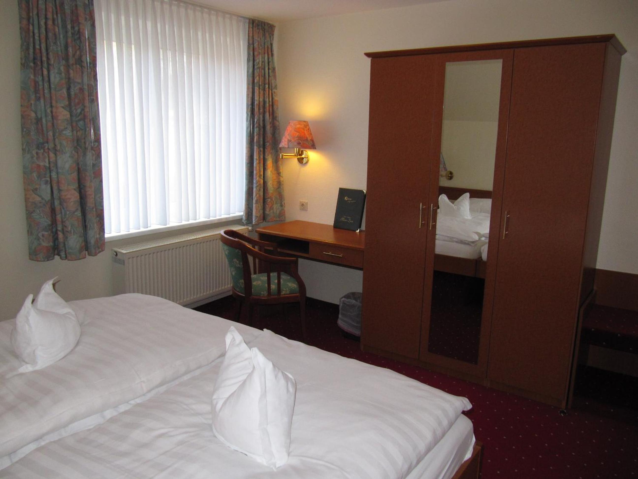 One-Bedroom Suite - Photo 3