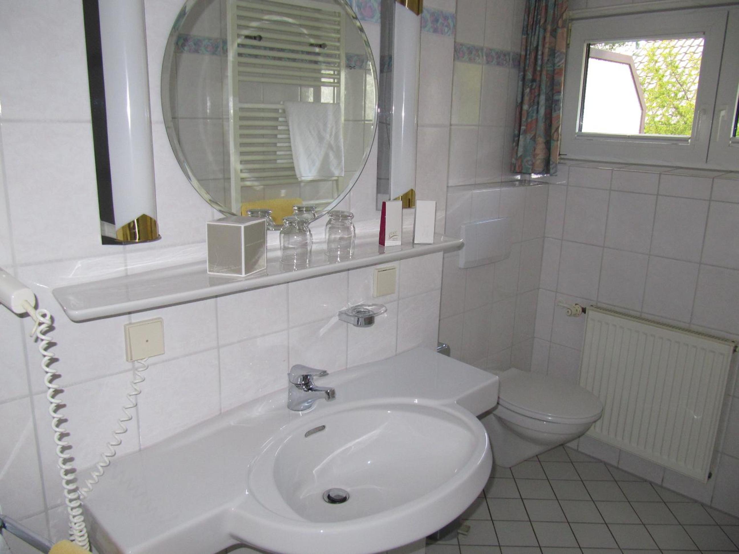 One-Bedroom Suite - Photo 5