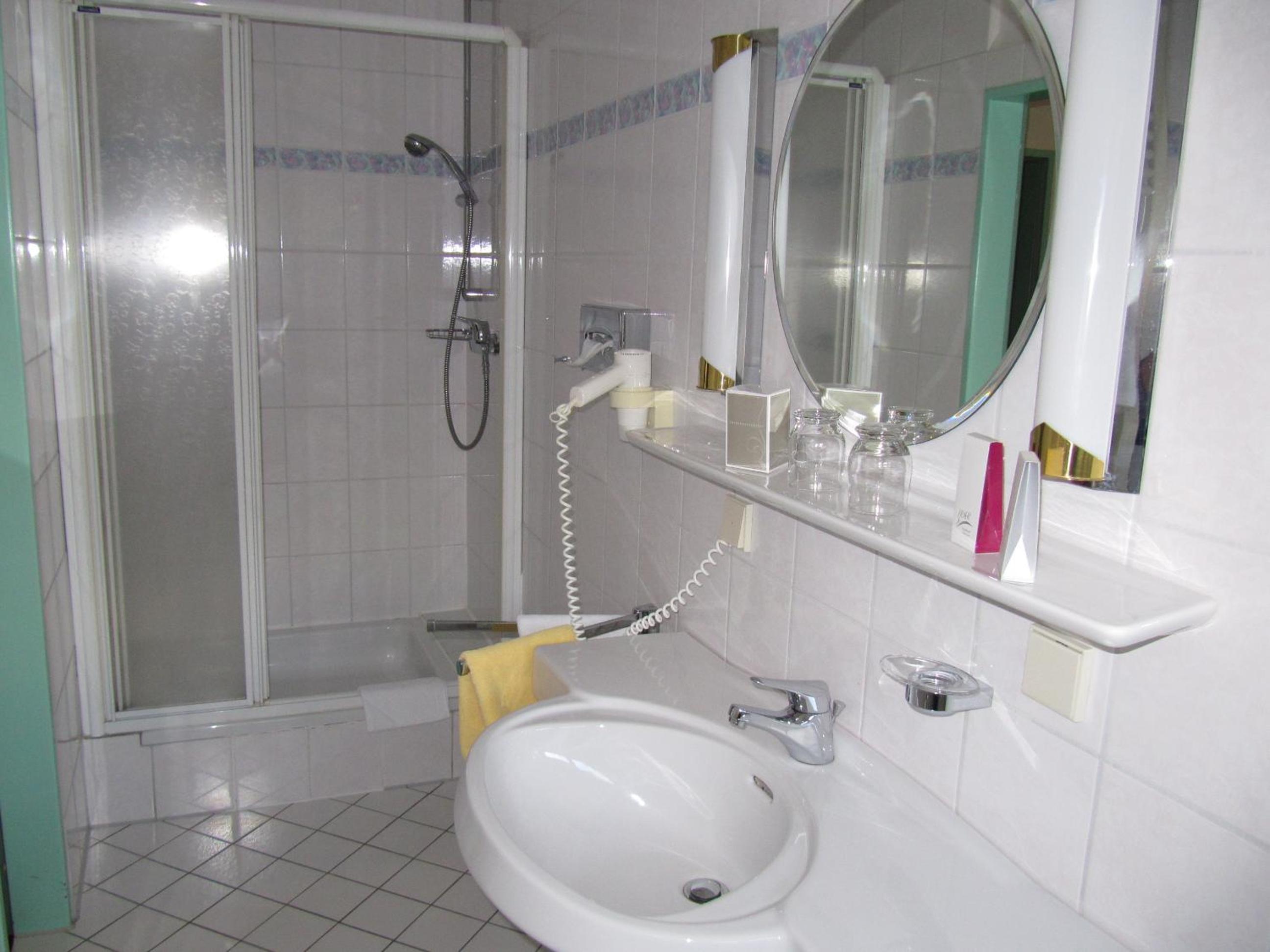 One-Bedroom Suite - Photo 4