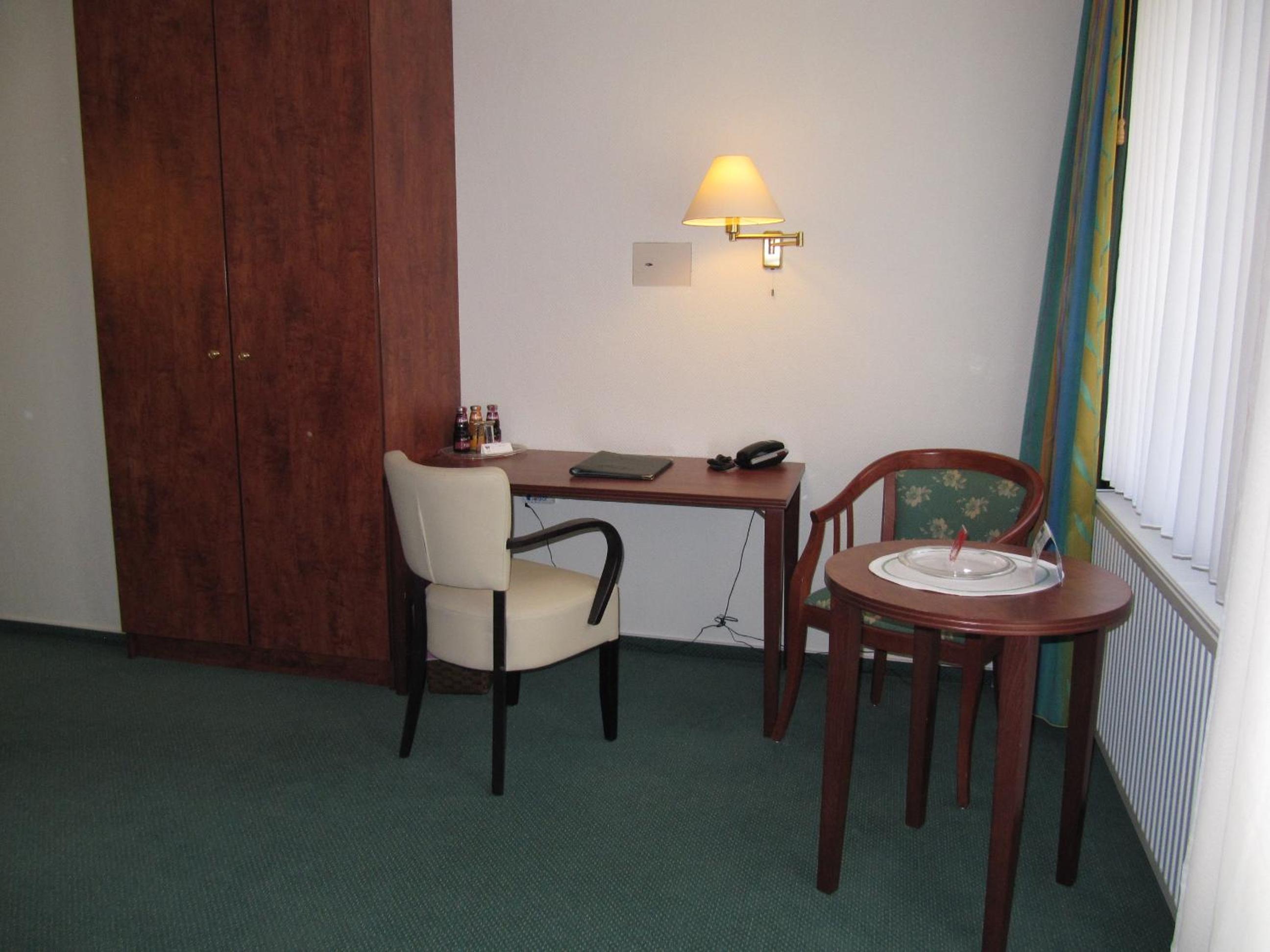 Single Room with Private Bathroom photo 2