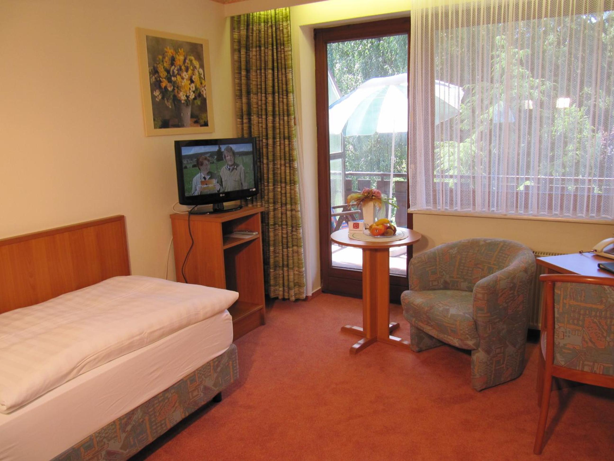 Single Room with Private Bathroom photo 1