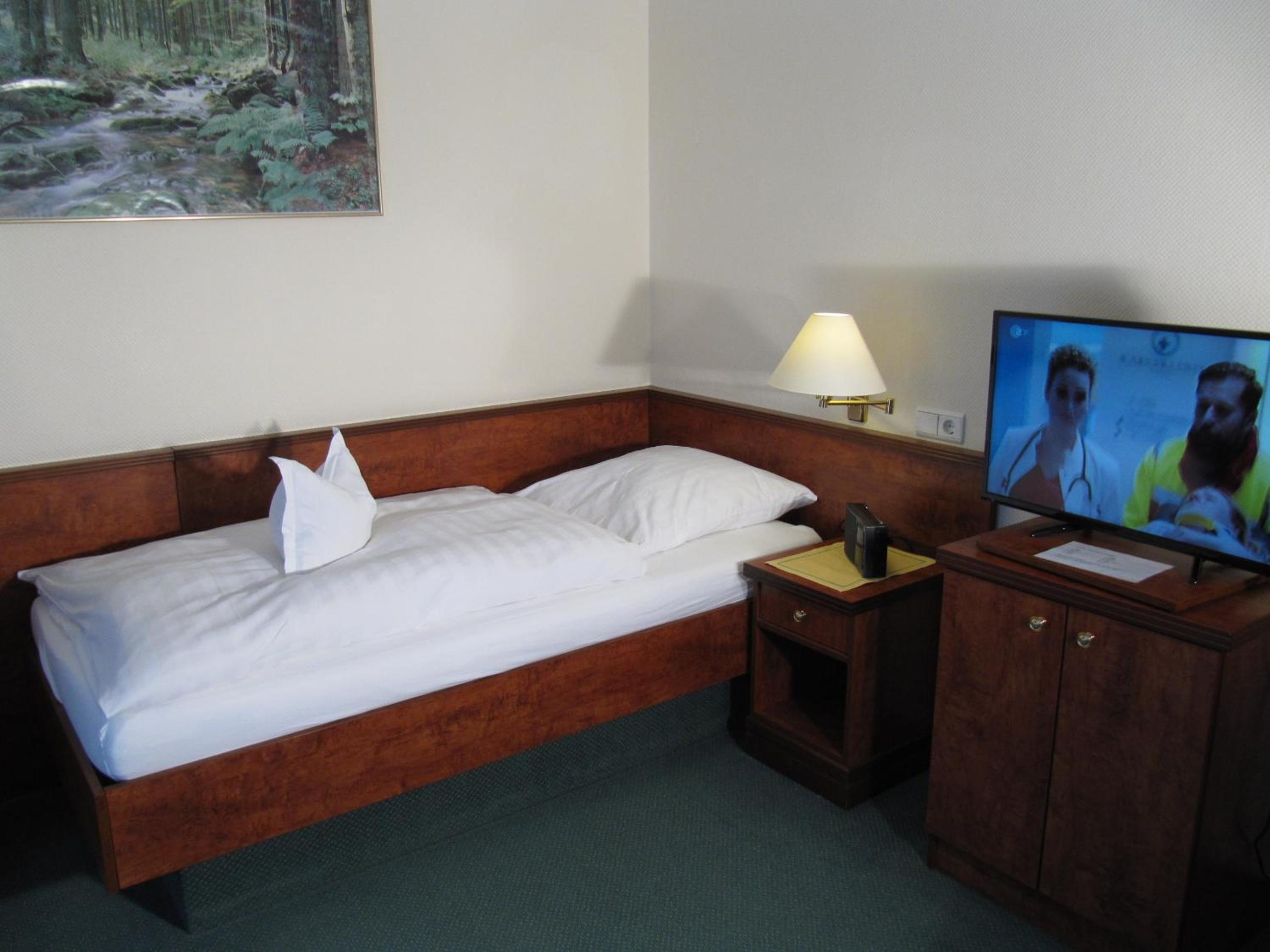 Single Room with Private Bathroom photo 3