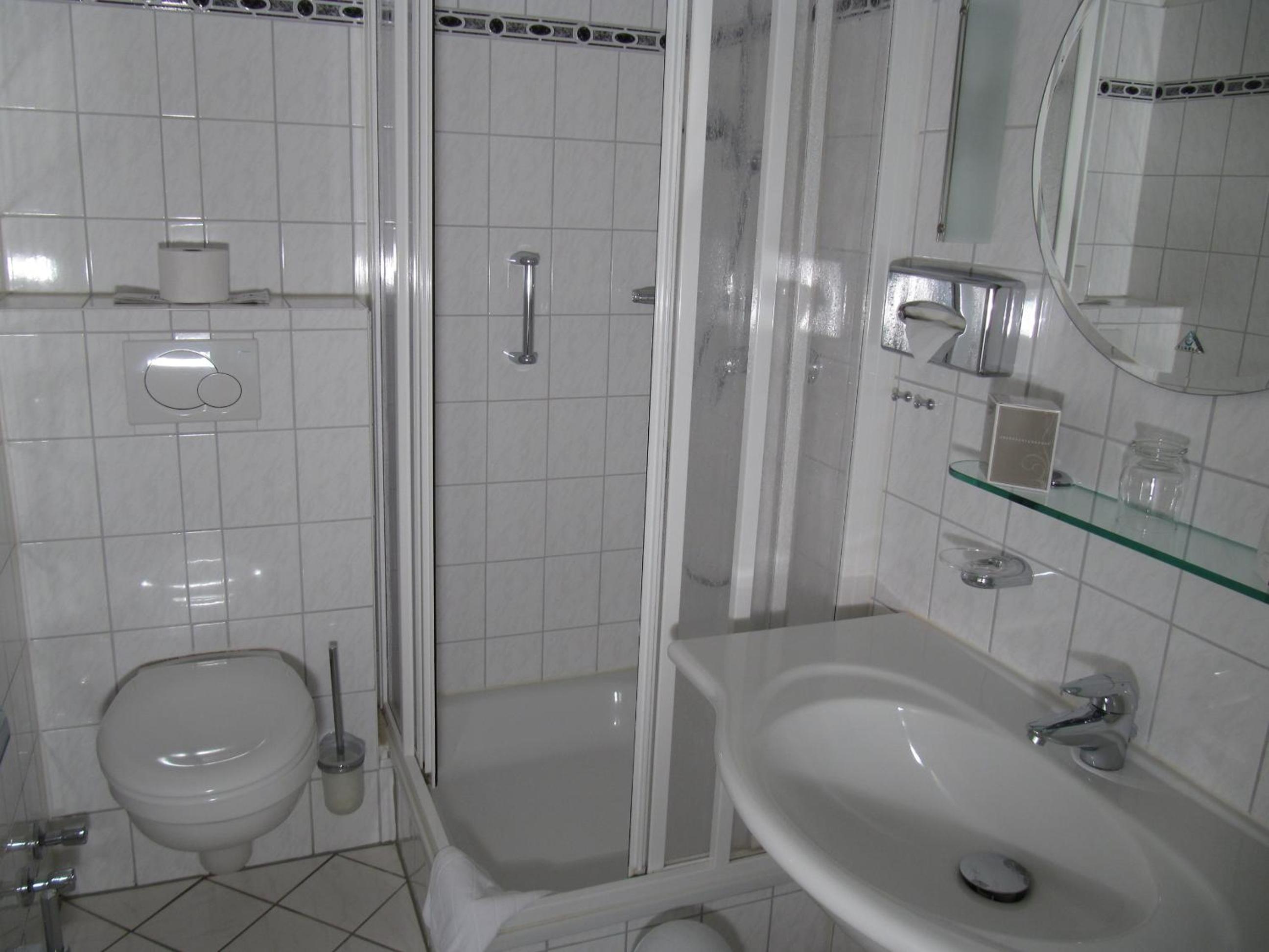 Single Room with Private Bathroom photo 2